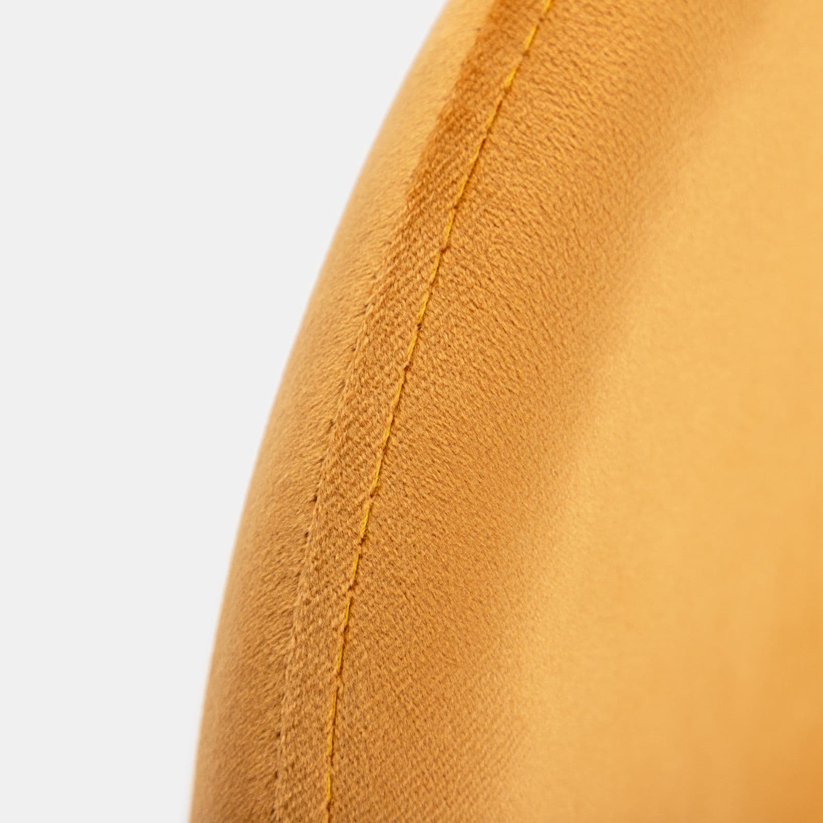 Sedia in velluto giallo ocra con gambe in metallo nero - Zilla