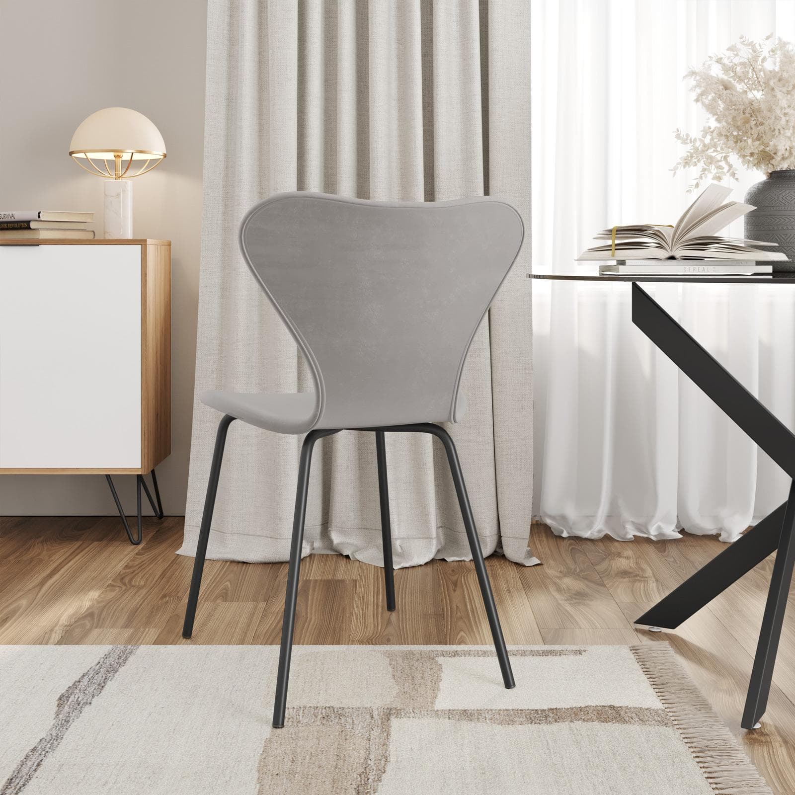 Sedia impilabile in velluto grigio ghiaccio con gambe in metallo nero - Dolly