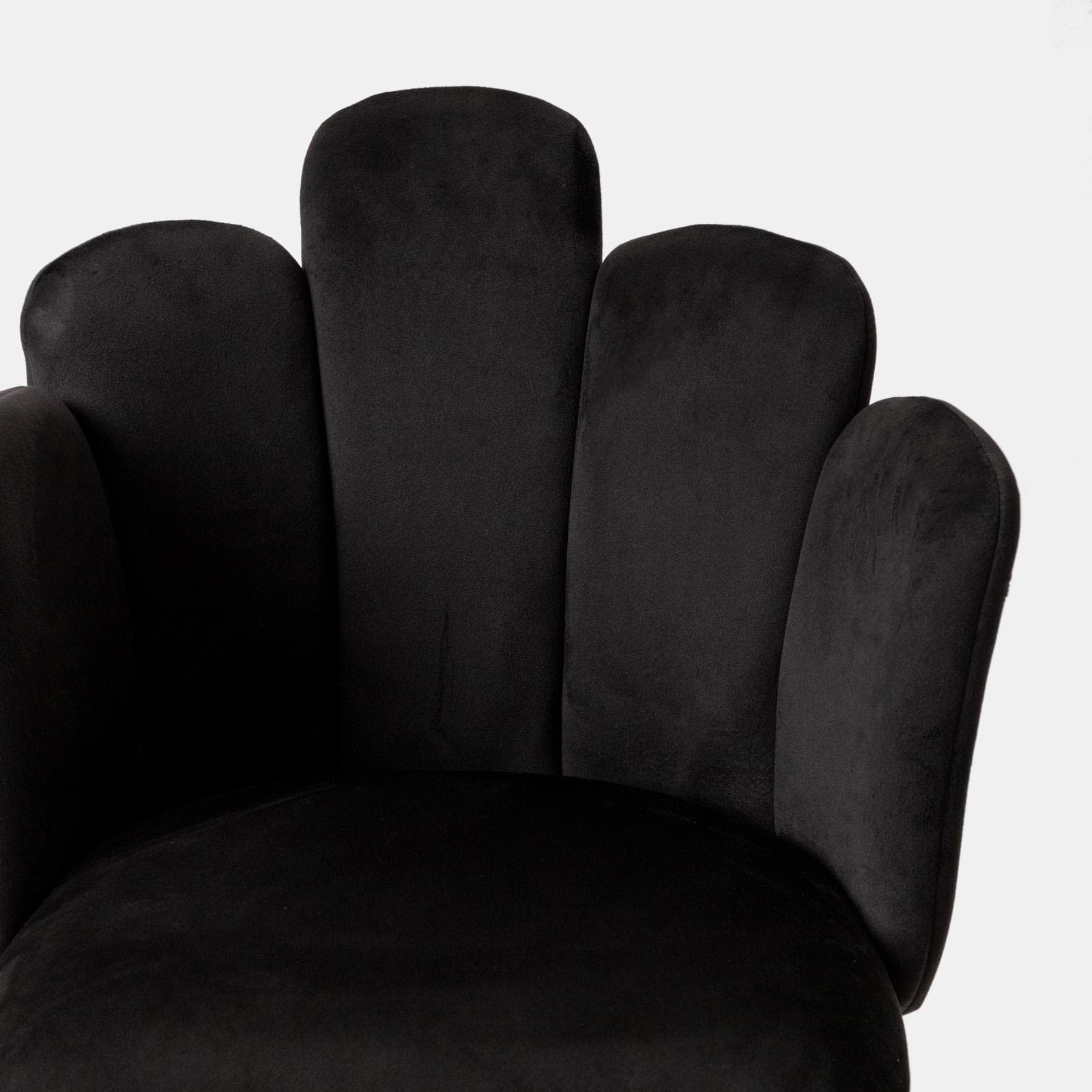Sedia in velluto nero con schienale a conchiglia e gambe in metallo finitura oro - Pedersen