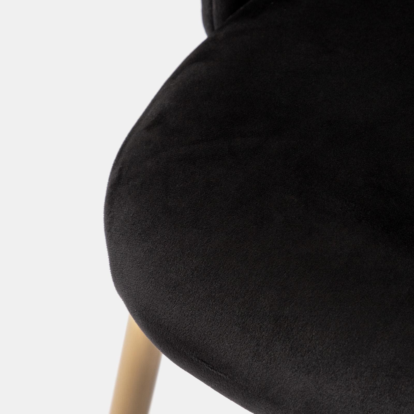 Sedia in velluto nero con schienale a conchiglia e gambe in metallo finitura oro - Pedersen