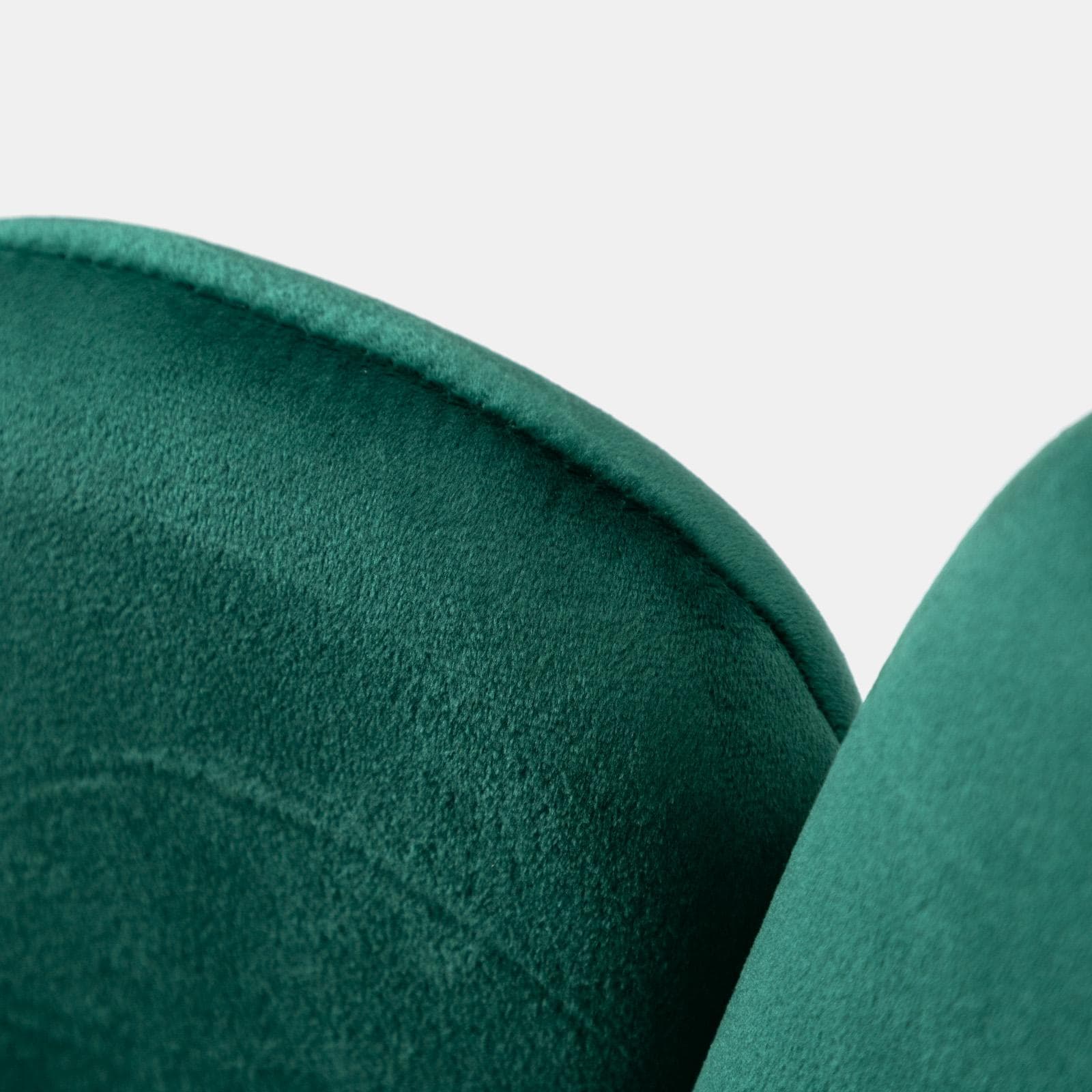Sedia in velluto verde scuro con schienale a conchiglia e gambe in metallo finitura oro - Pedersen