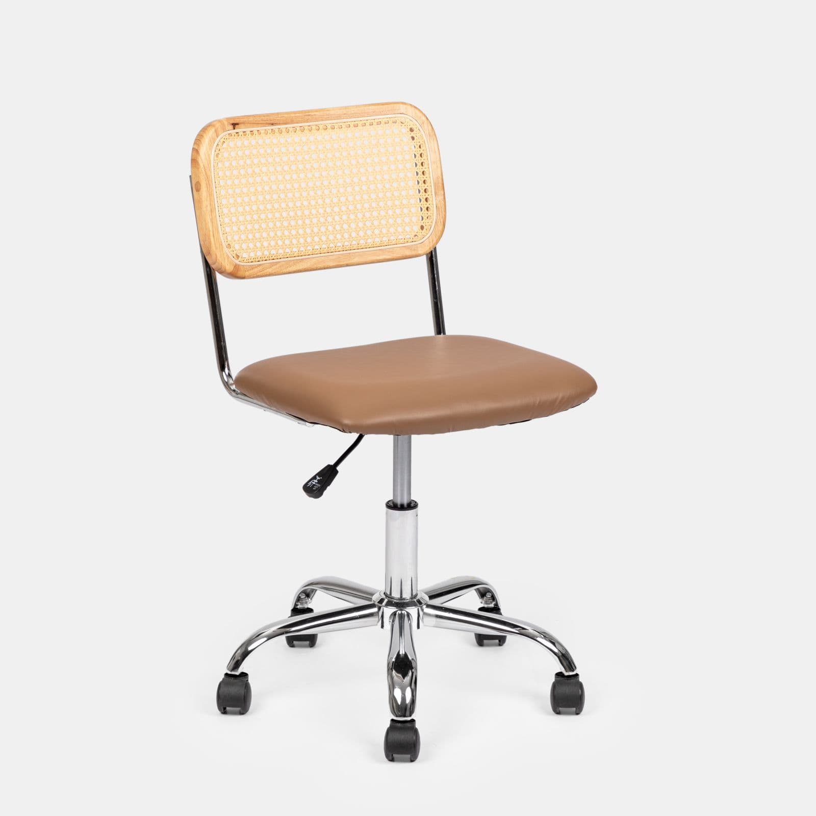 Sedia da ufficio girevole in similpelle cappuccino e schienale in rattan - Wien