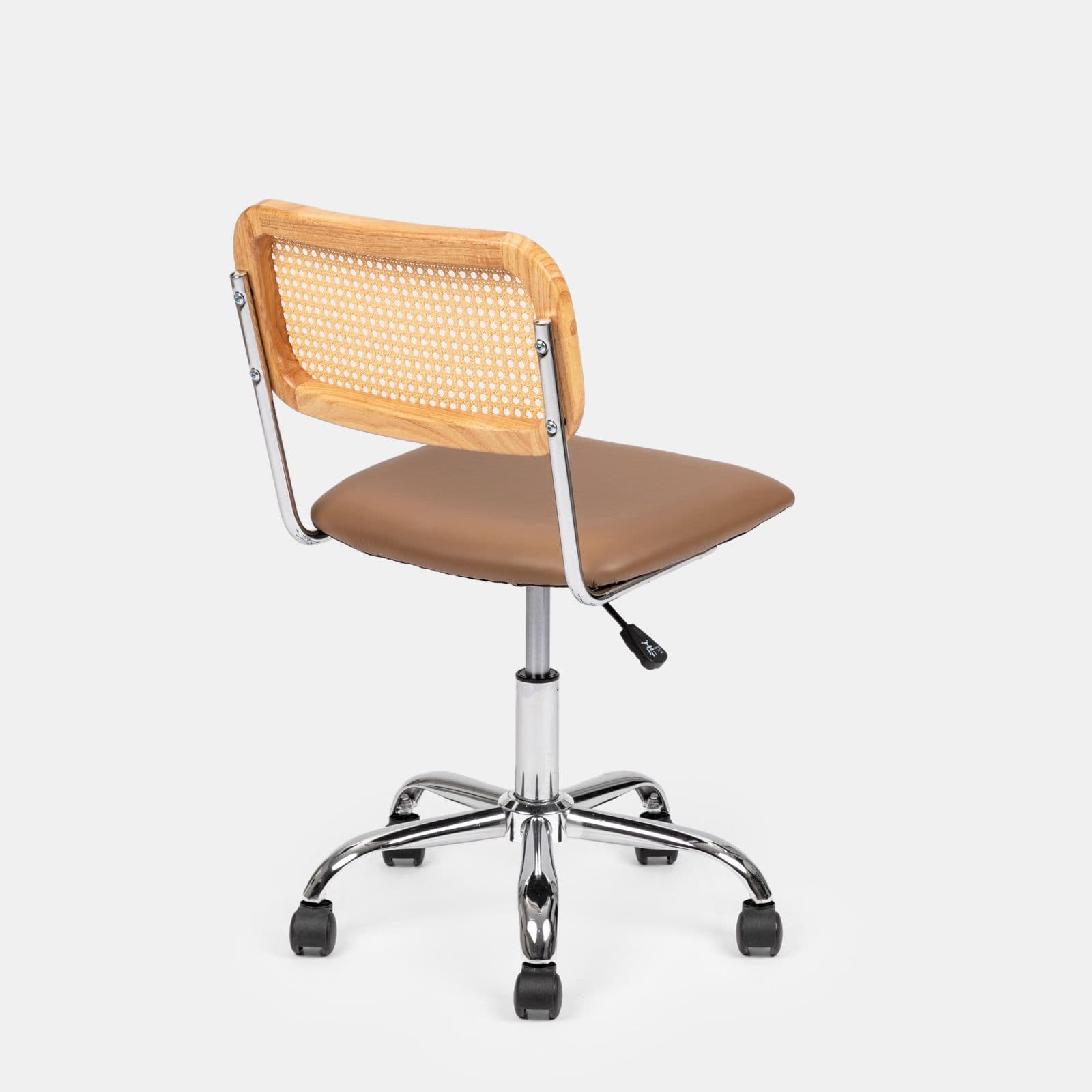 Sedia da ufficio girevole in similpelle cappuccino e schienale in rattan - Wien