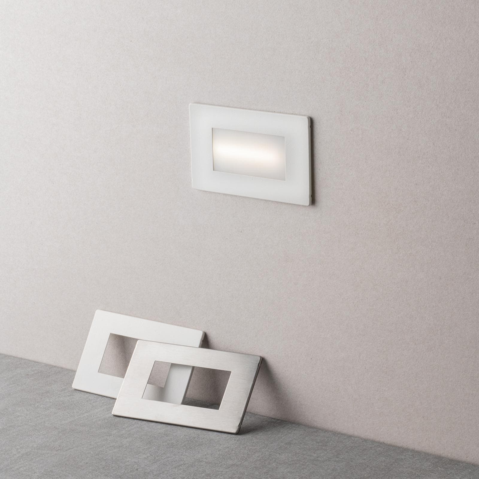 Segnapassi 10,7x6,7 cm in policarbonato con sensori e doppia placchetta