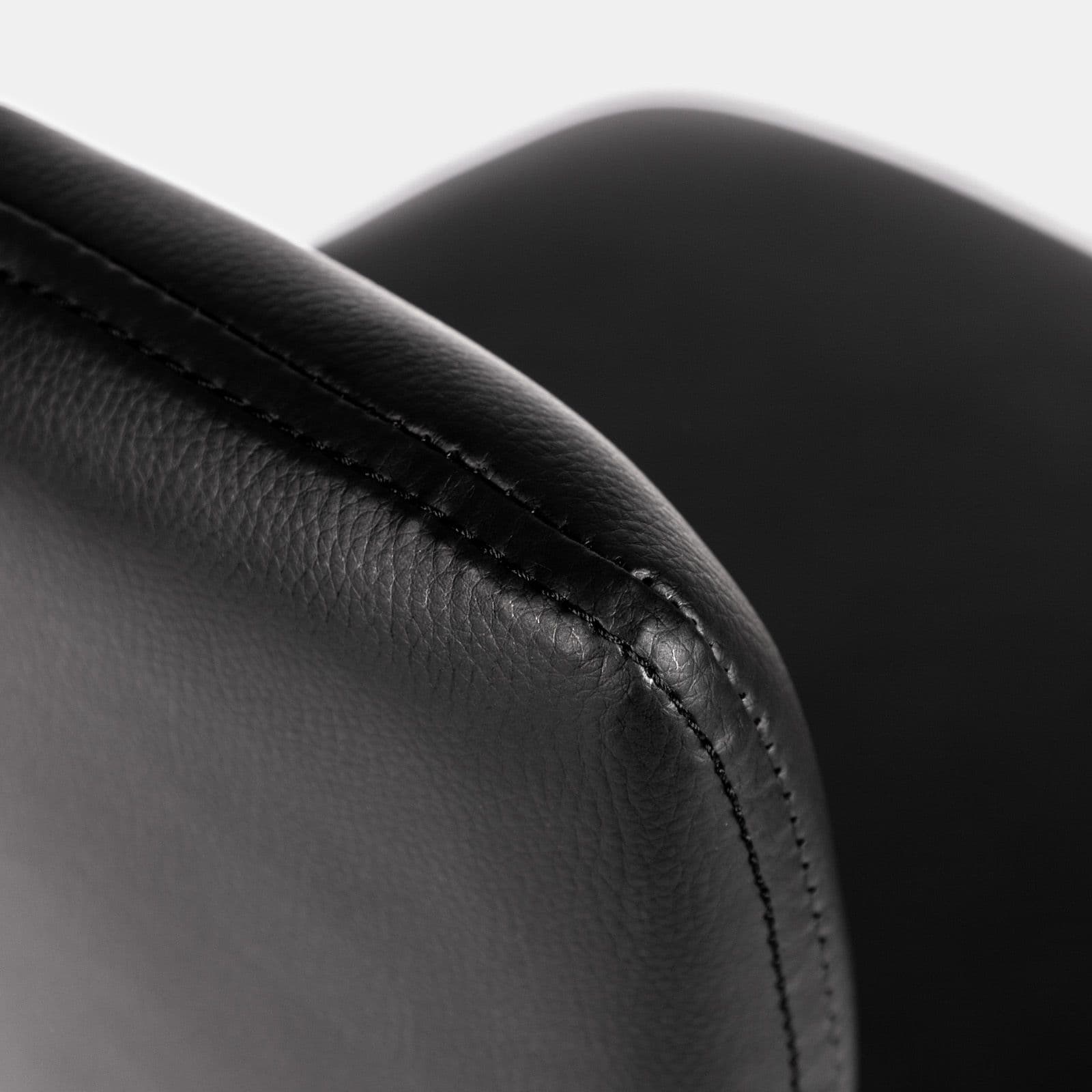 Set 2 sgabelli in similpelle nero - Carabo