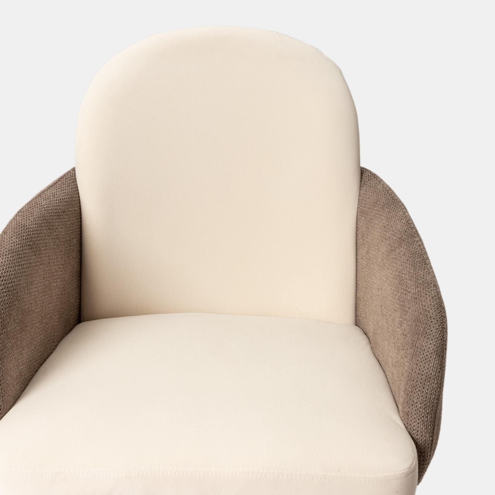 Set 2 poltrone in velluto beige con braccioli e schienale in tessuto tortora e gambe in metallo nero - Shayla