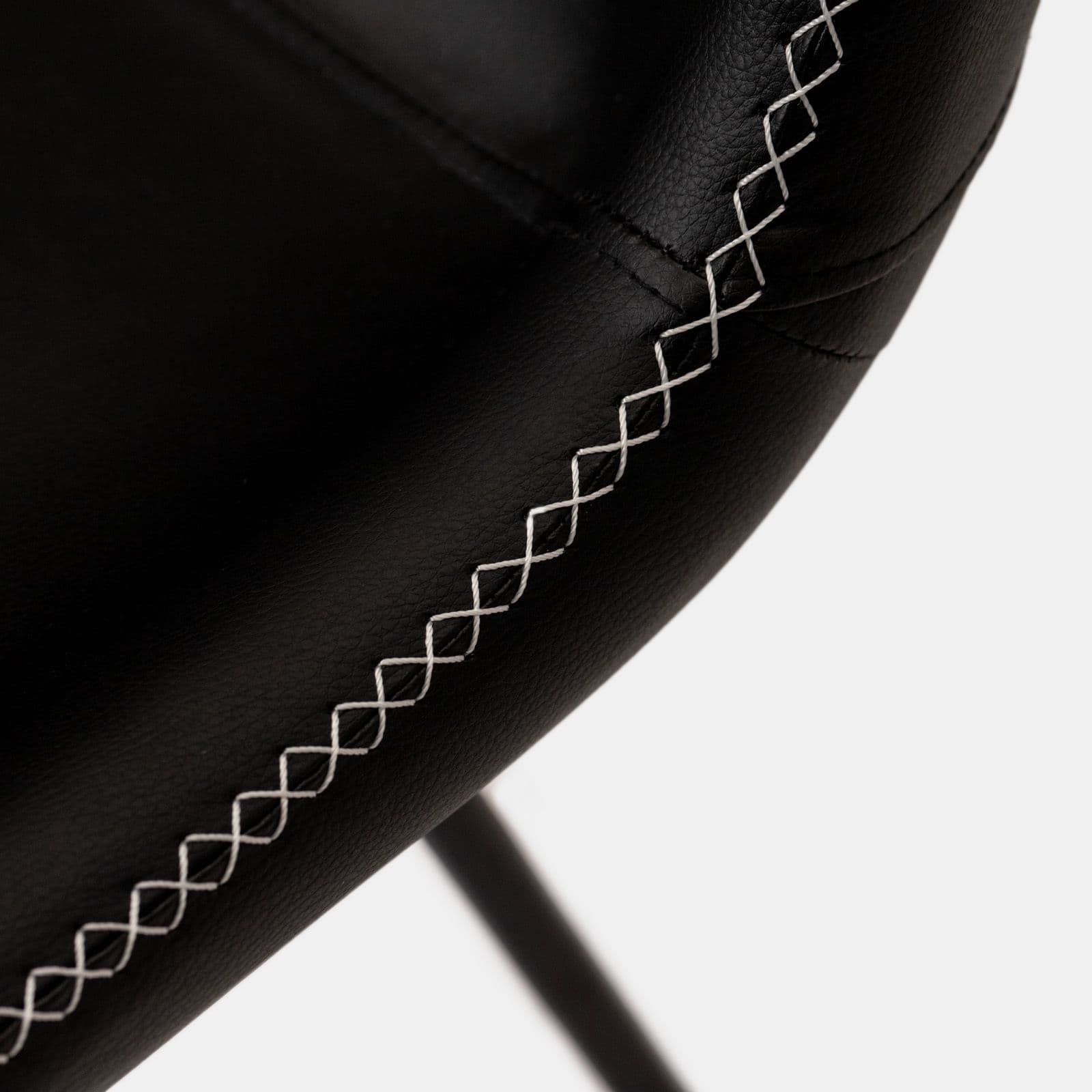 Set 2 sedie in similpelle nero con gambe a slitta in metallo nero - Bexley