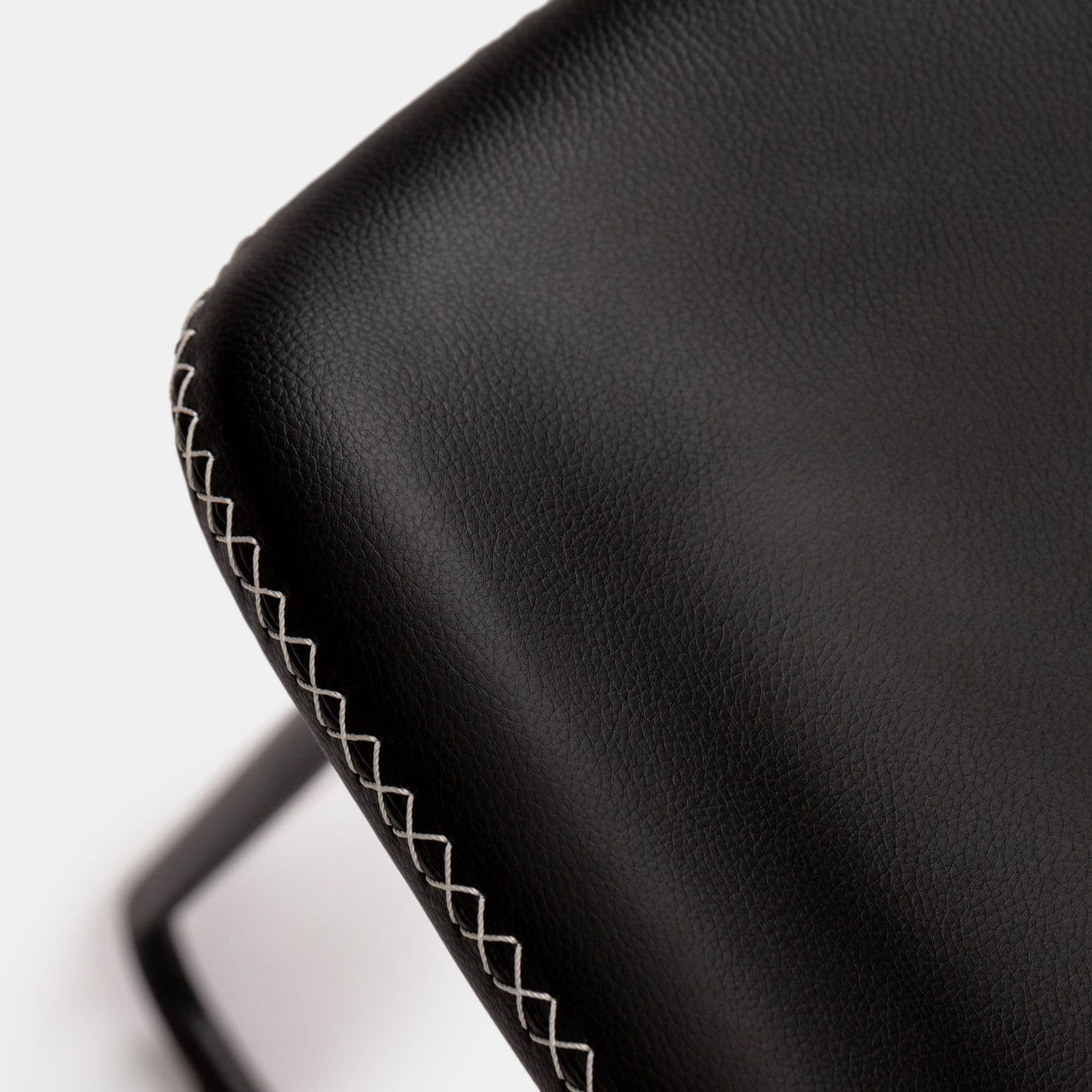 Set 2 sedie in similpelle nero con gambe a slitta in metallo nero - Bexley