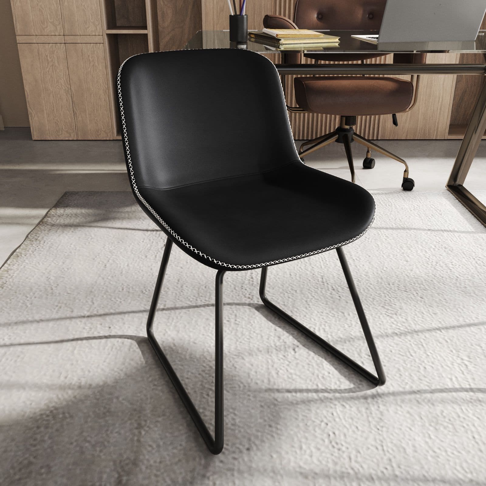 Set 2 sedie in similpelle nero con gambe a slitta in metallo nero - Bexley