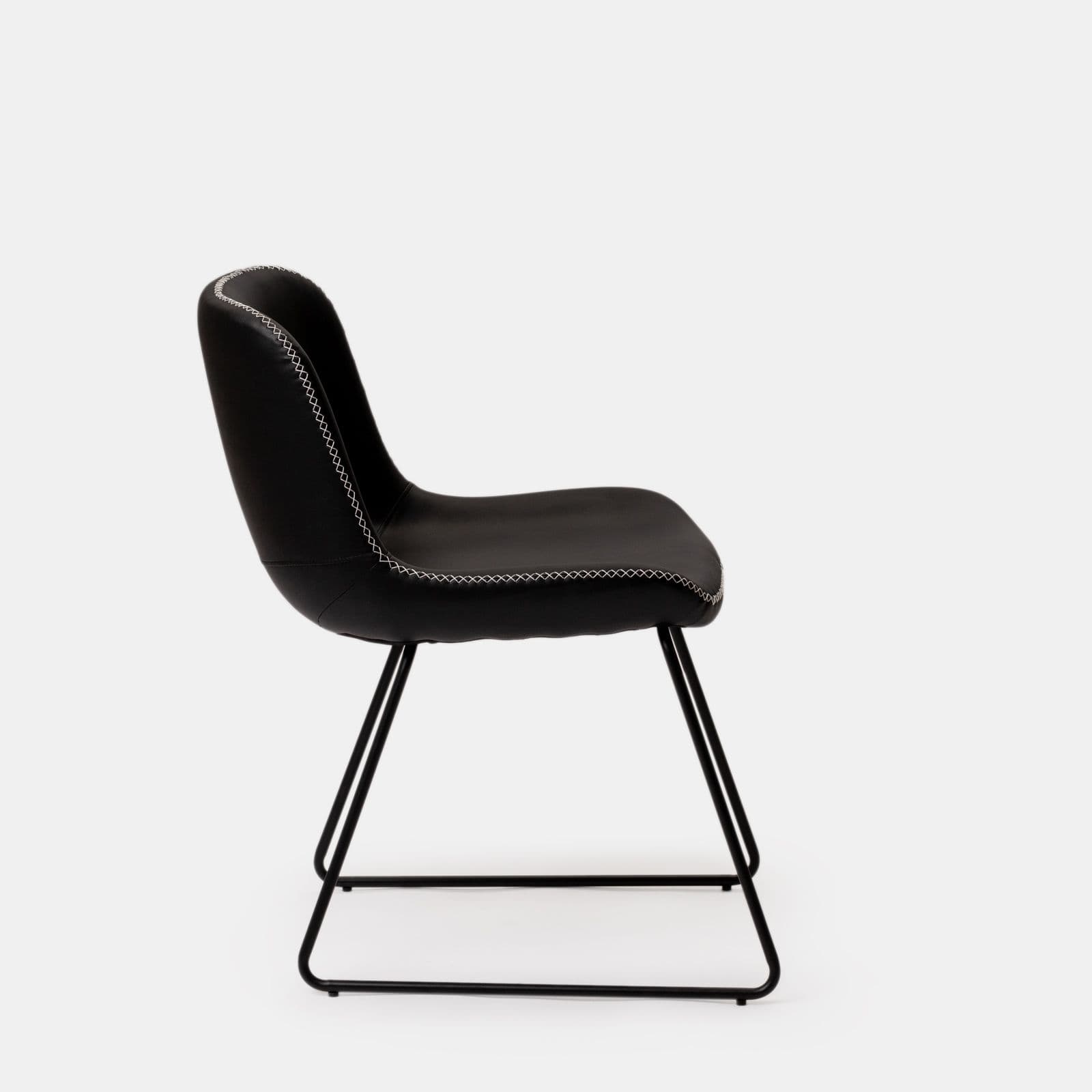 Set 2 sedie in similpelle nero con gambe a slitta in metallo nero - Bexley