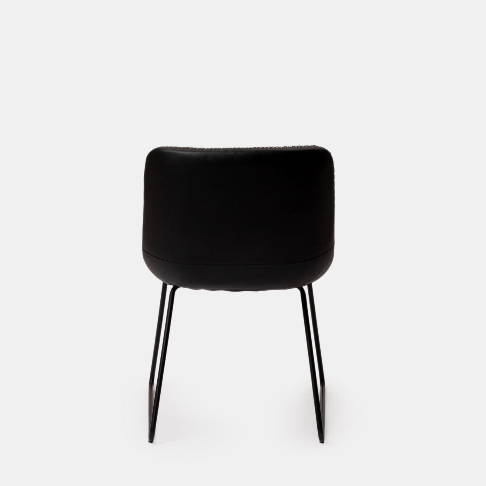 Set 2 sedie in similpelle nero con gambe a slitta in metallo nero - Bexley