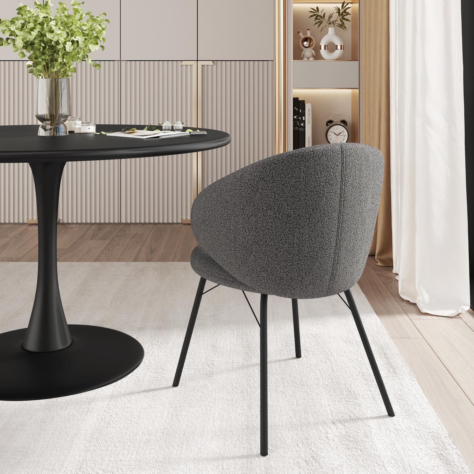 Set 2 sedie in tessuto teddy grigio con schienale avvolgente e gambe in metallo nero - Talin