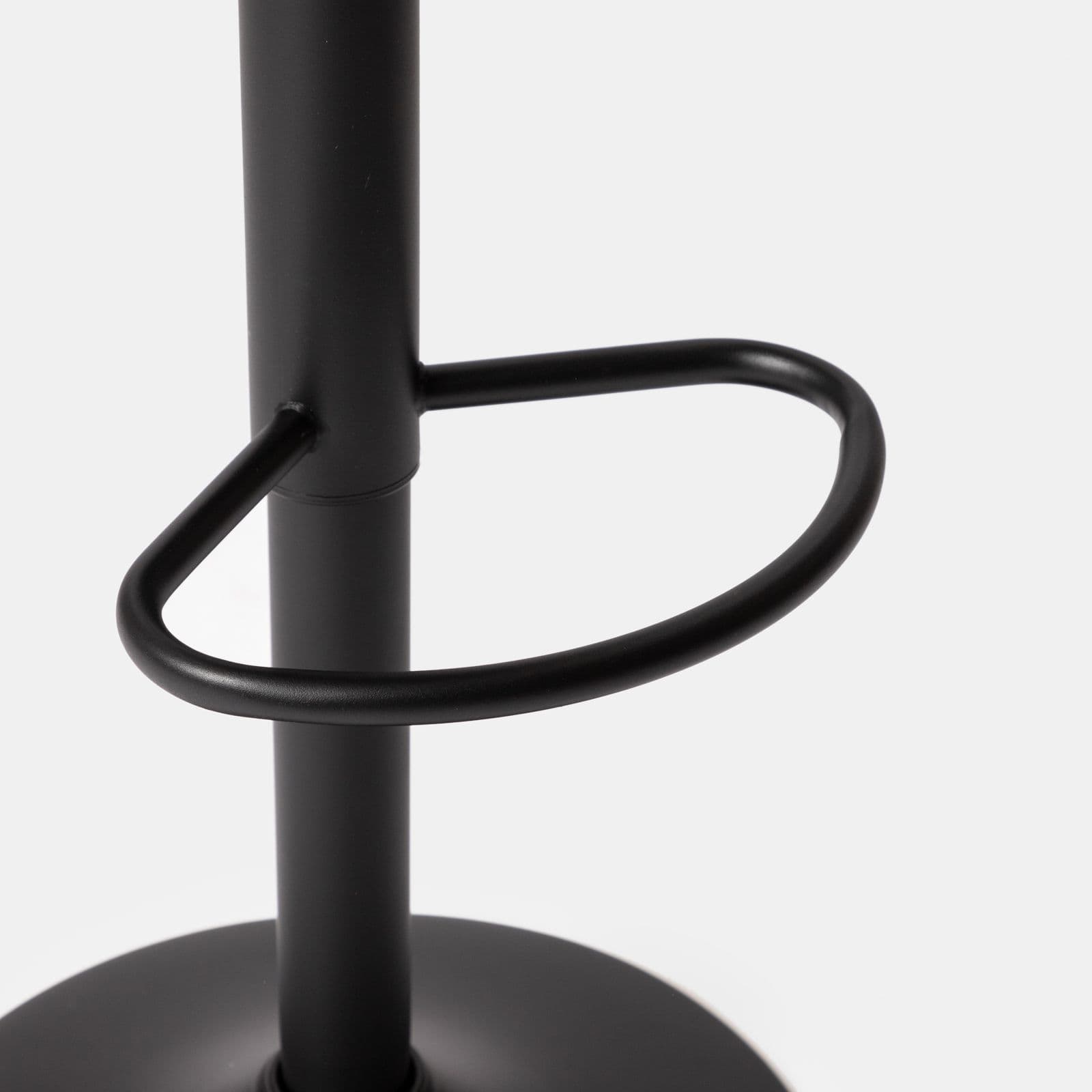 Set 2 sgabelli con poggiapiedi in metallo nero e seduta in legno - Dynamo
