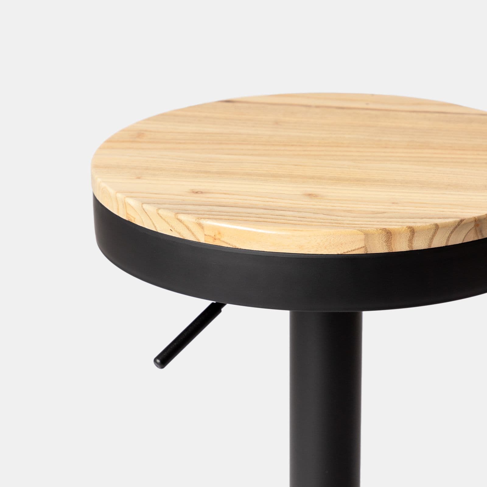 Set 2 sgabelli con poggiapiedi in metallo nero e seduta in legno - Dynamo