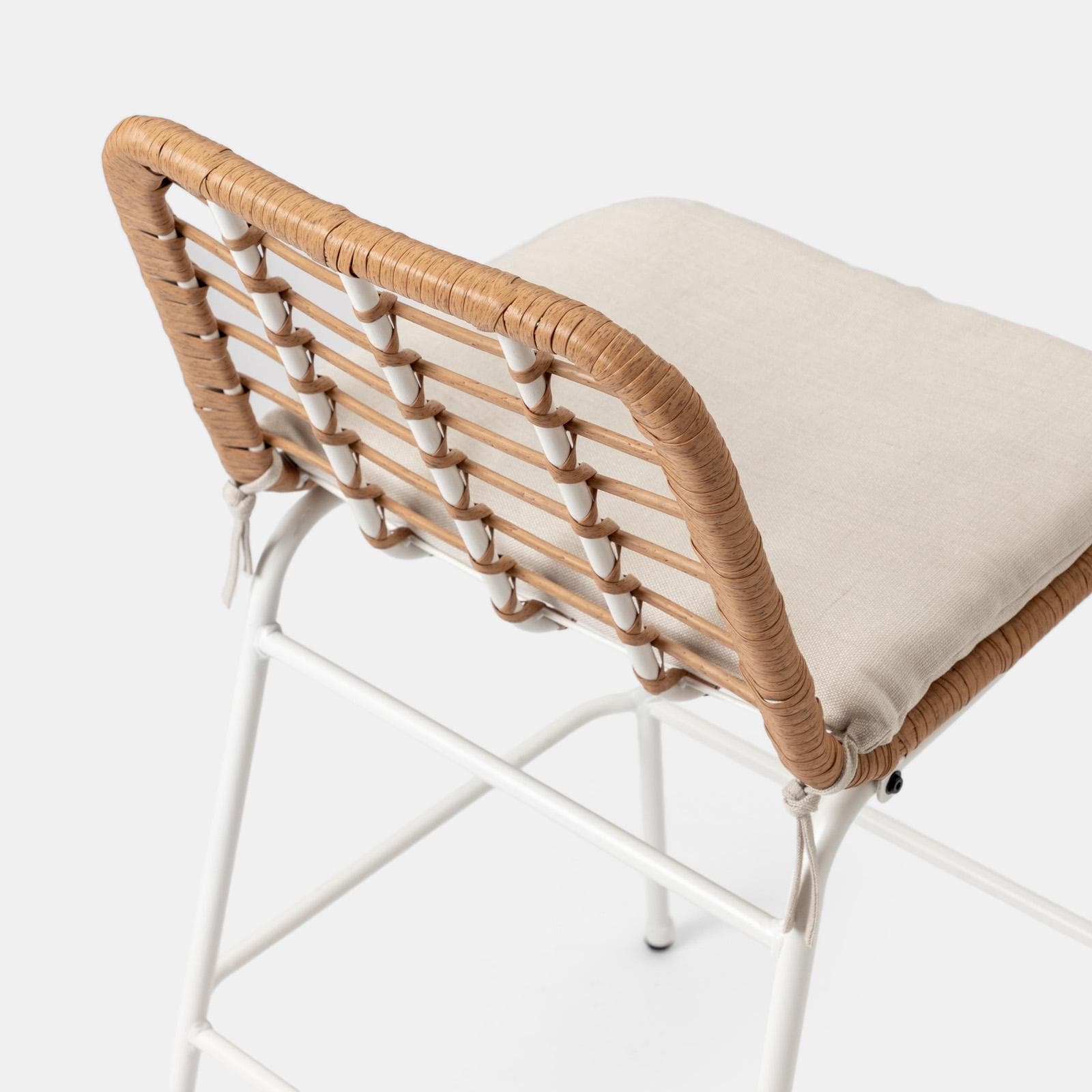 Set 2 sgabelli da esterno in acciaio bianco e polyrattan naturale con cuscino - Griel
