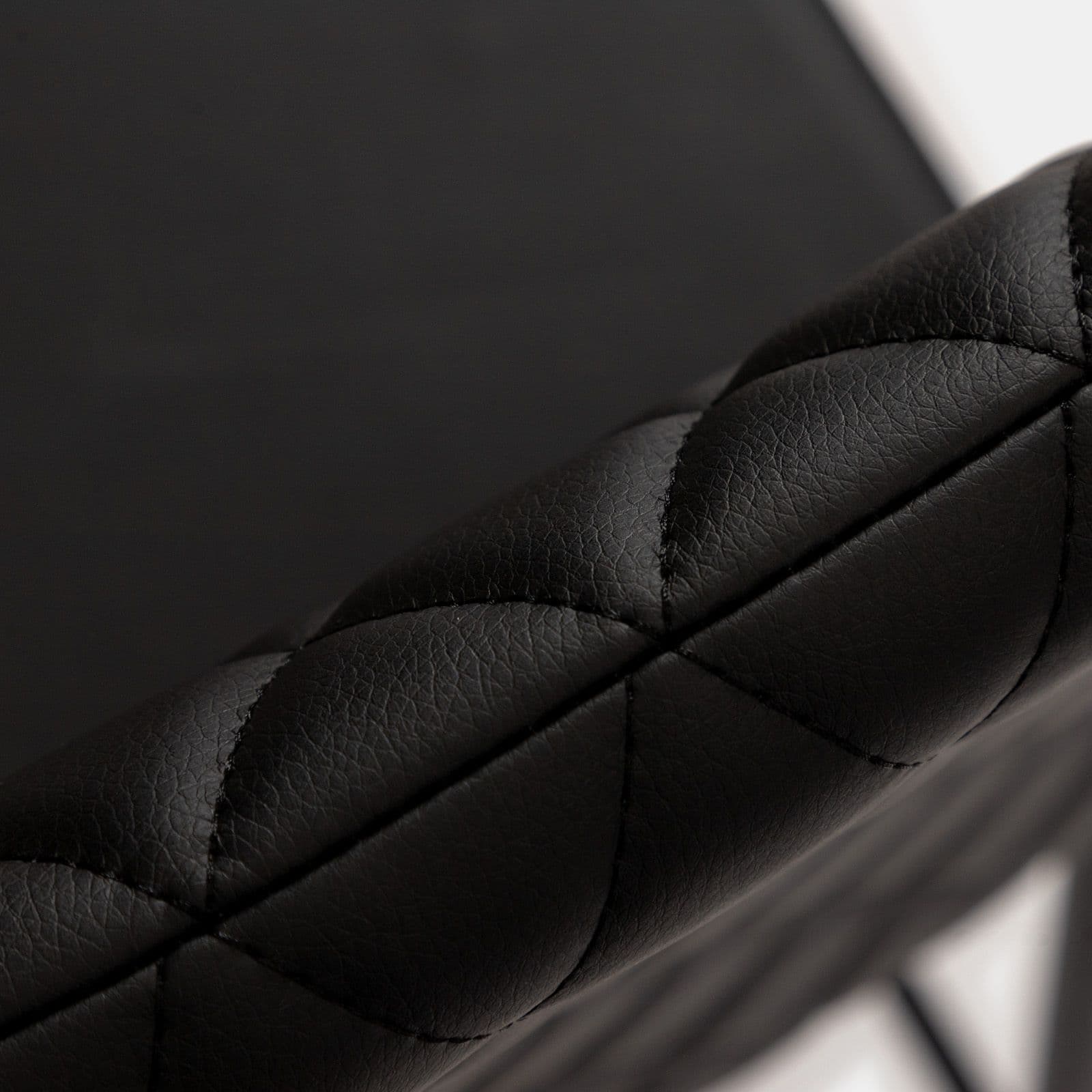 Set 2 sgabelli in similpelle nera con gambe in metallo nero - Frest