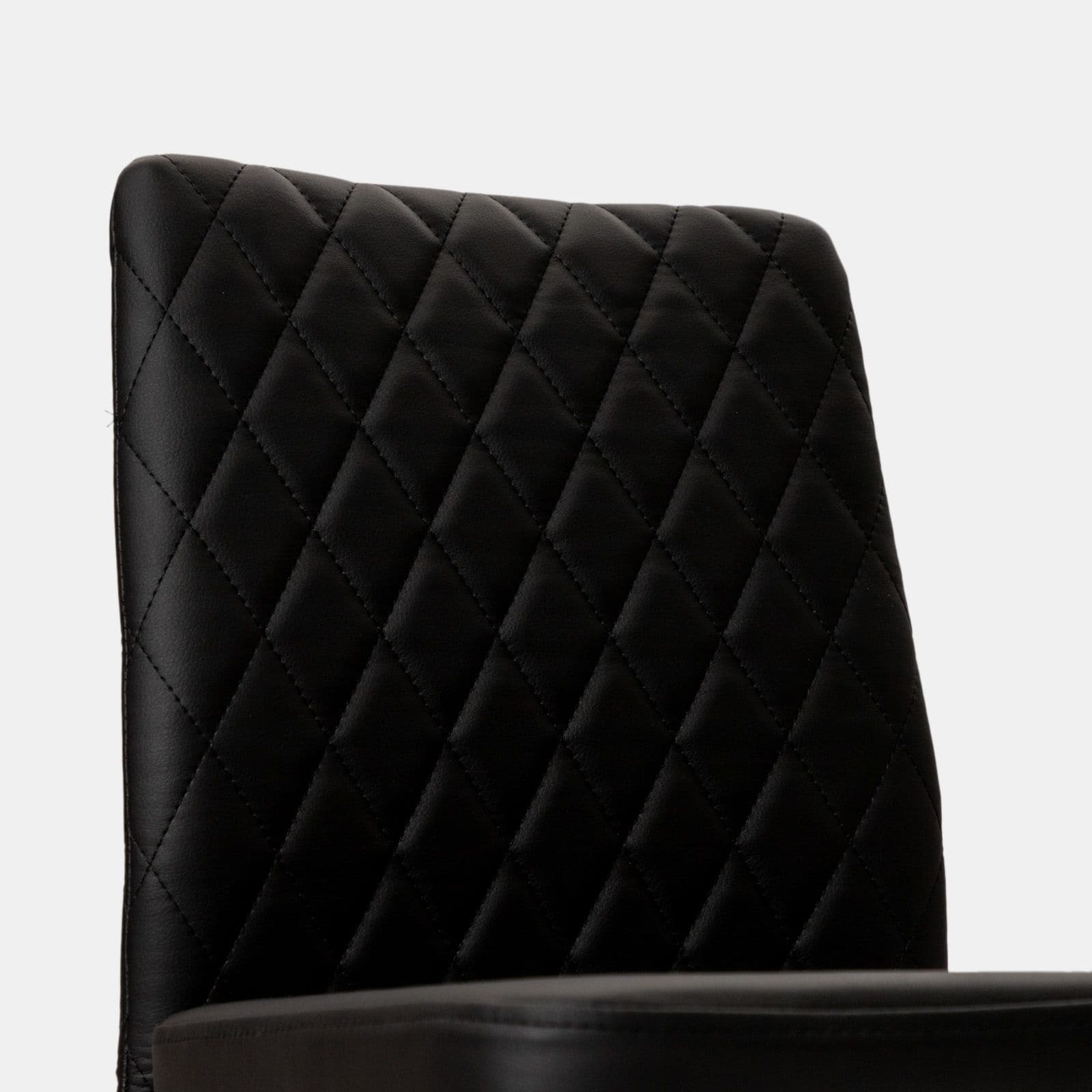 Set 2 sgabelli in similpelle nera con gambe in metallo nero - Frest