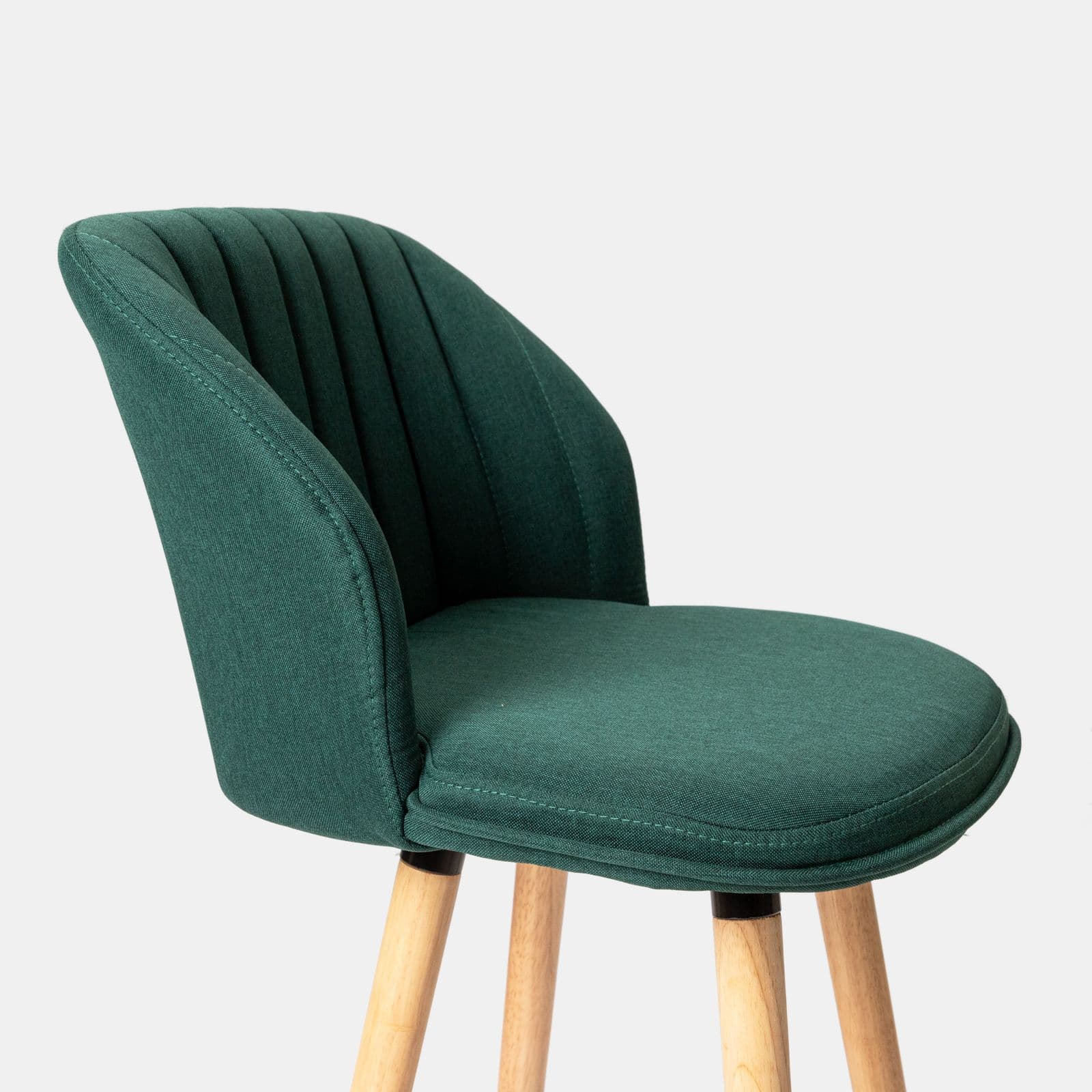 Set 2 sgabelli in tessuto verde bosco con struttura in legno - Adriel