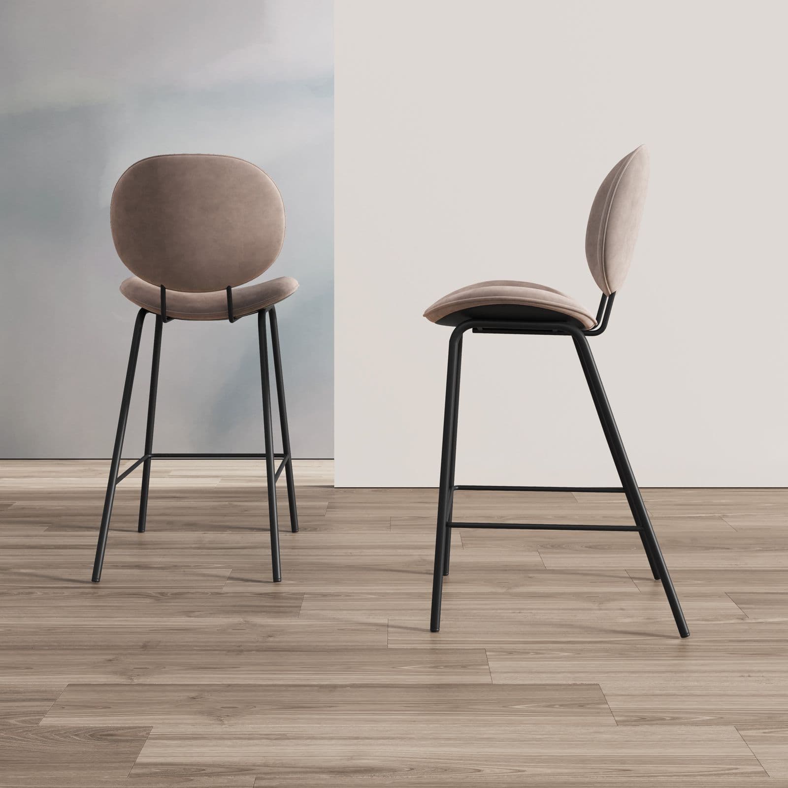 Set 2 sgabelli in velluto grigio tortora con gambe in metallo nero - Milva