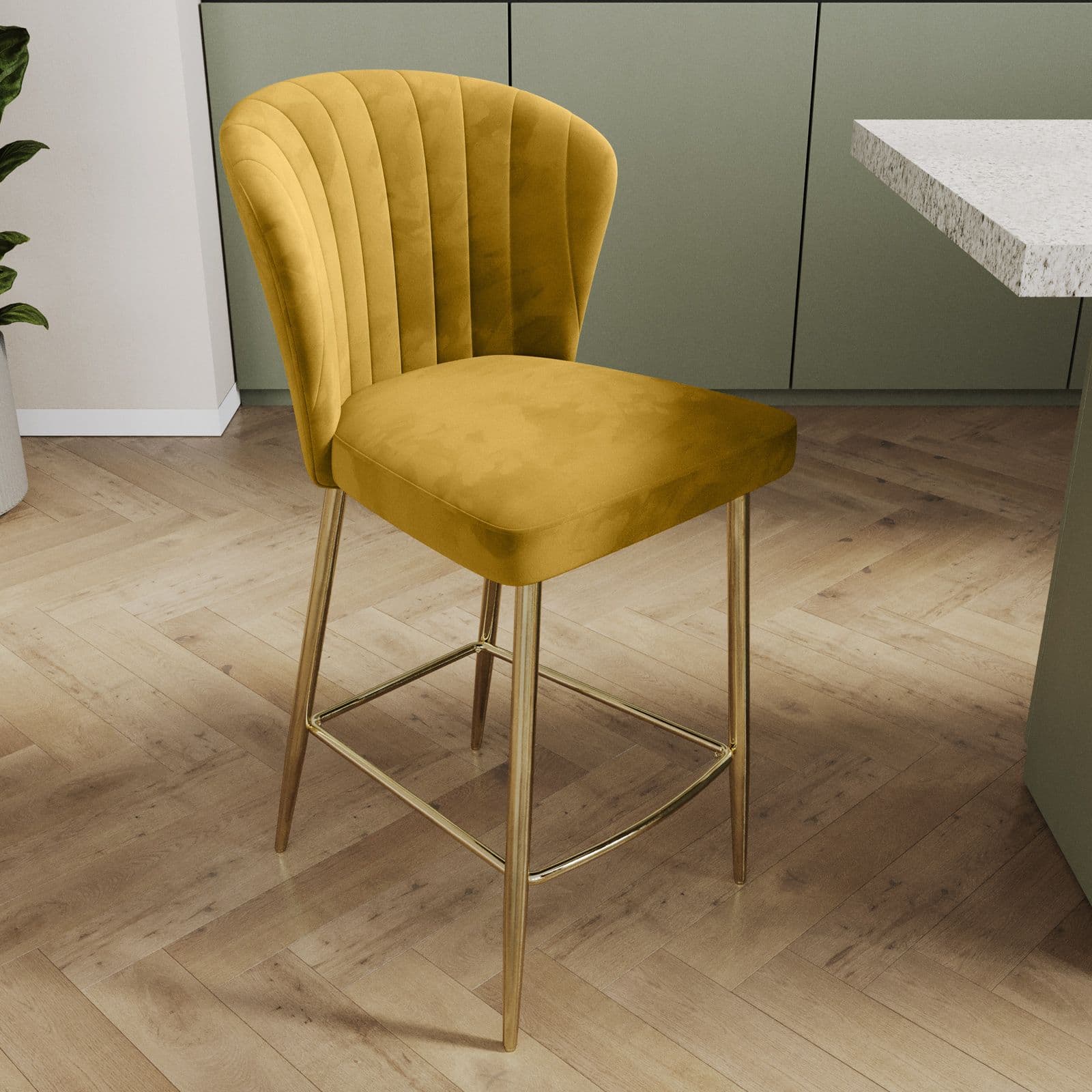 Set 2 sgabelli in velluto giallo ocra con schienale a conchiglia e gambe in metallo oro - Halima