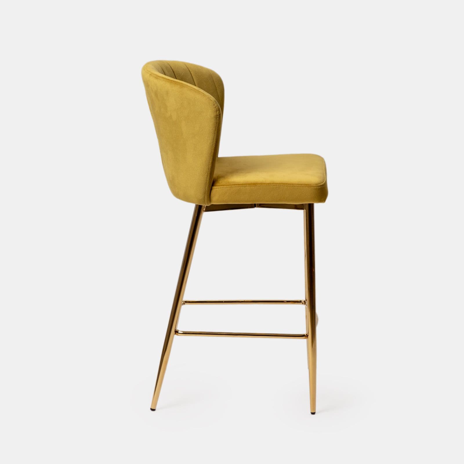 Set 2 sgabelli in velluto giallo ocra con schienale a conchiglia e gambe in metallo oro - Halima