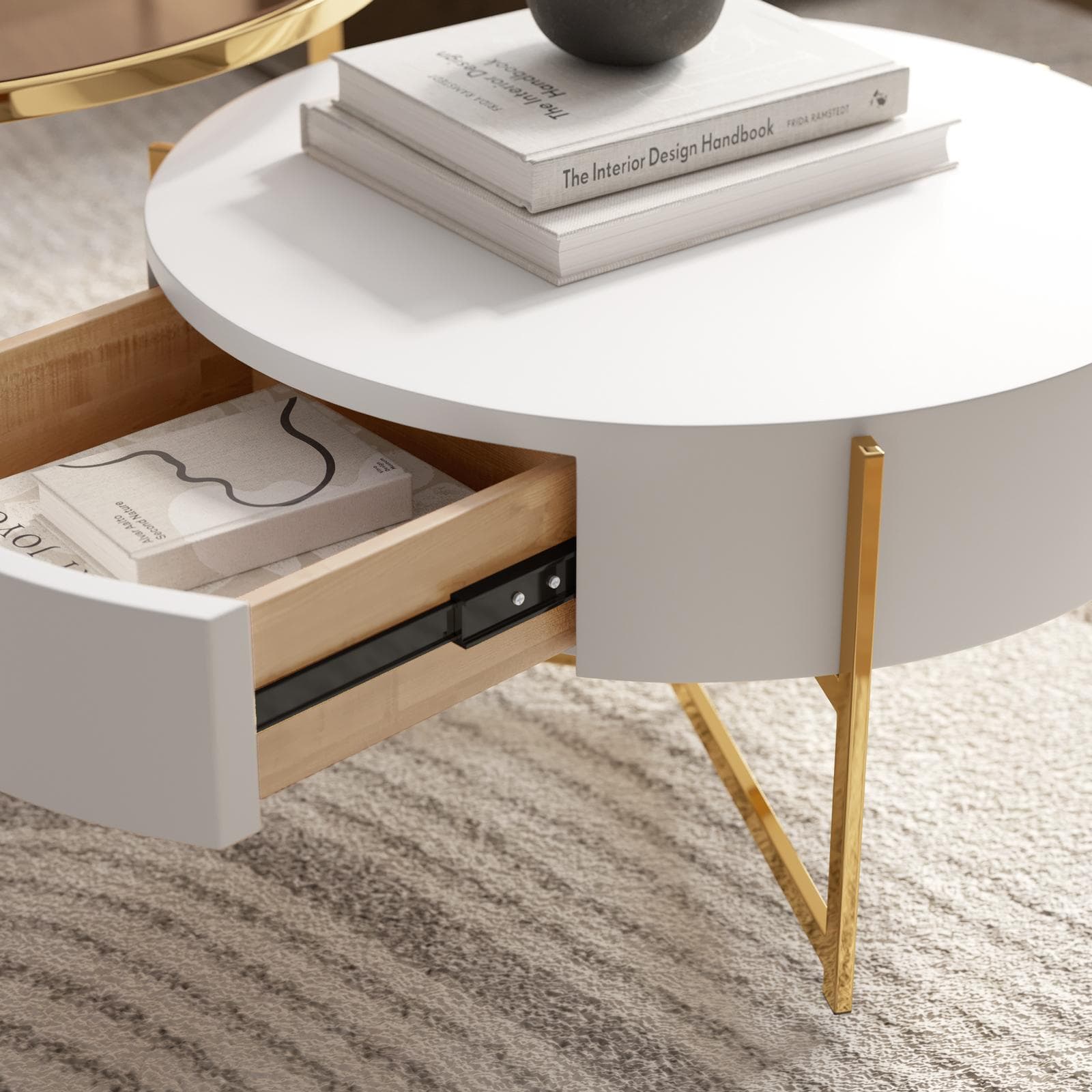 Set 2 tavolini 71 cm e 59 cm con top in vetro bronzato e ceramica bianca con un cassetto e struttura oro - Abelard
