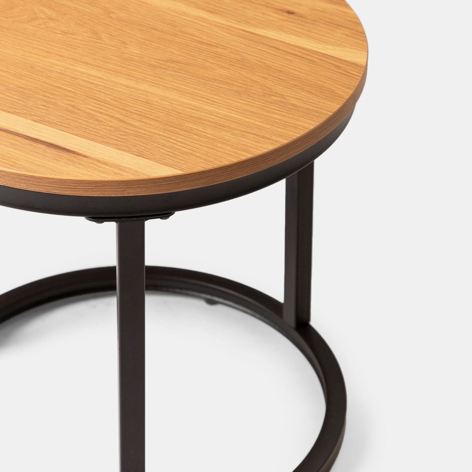 Set 2 tavolini rotondi con piano effetto rovere e struttura in metallo nero - Caio
