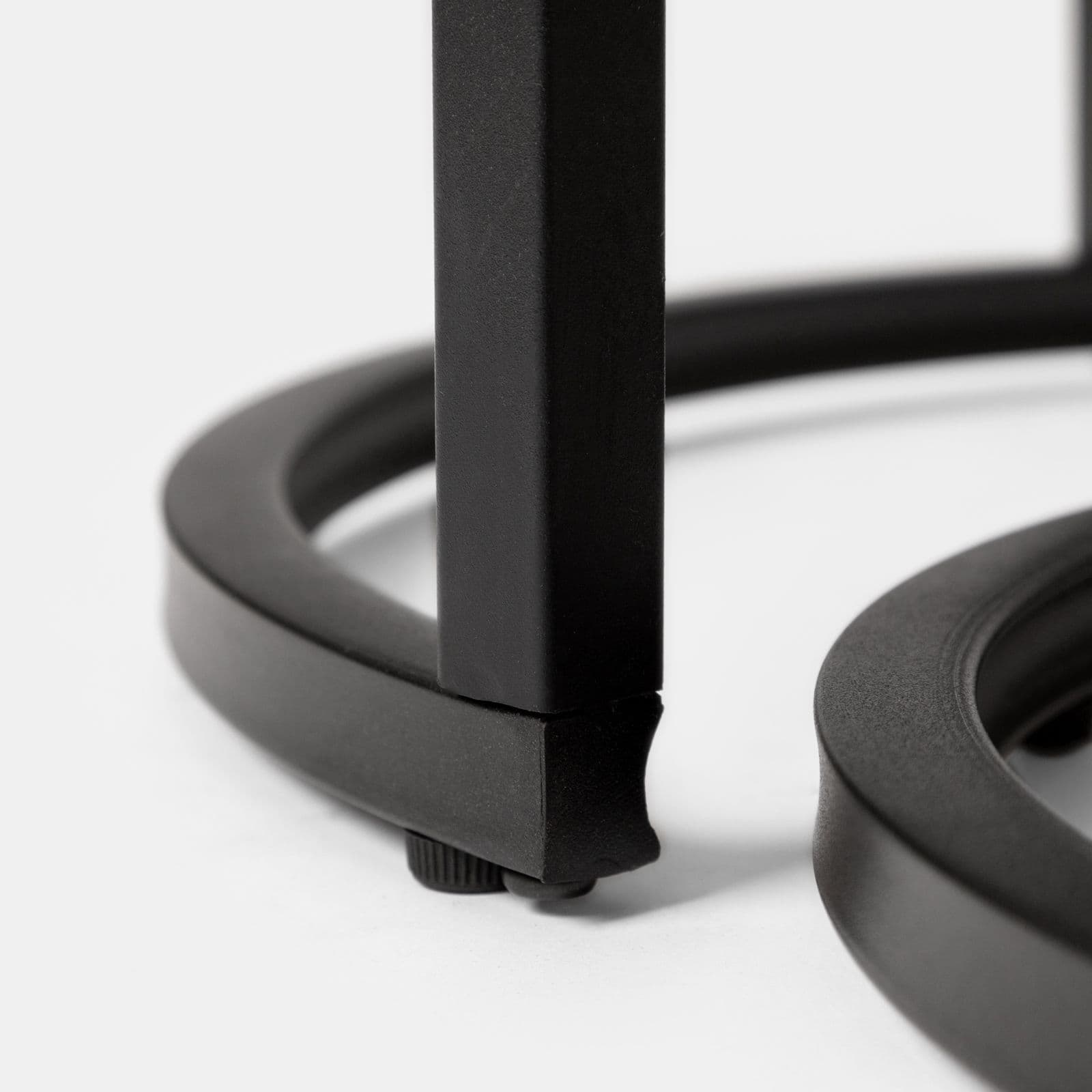 Set 2 tavolini rotondi con piano effetto rovere e struttura in metallo nero - Caio