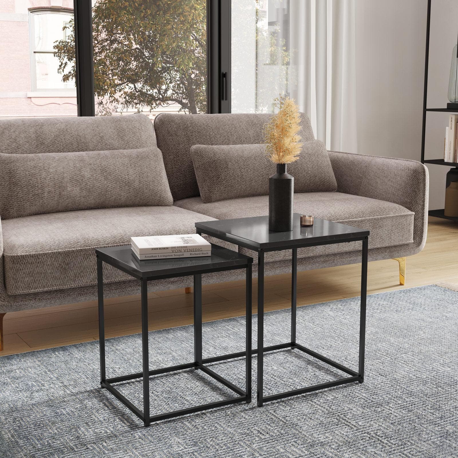 Set 2 tavolini sovrapponibili con top effetto marmo nero e gambe in acciaio nero - Wembley