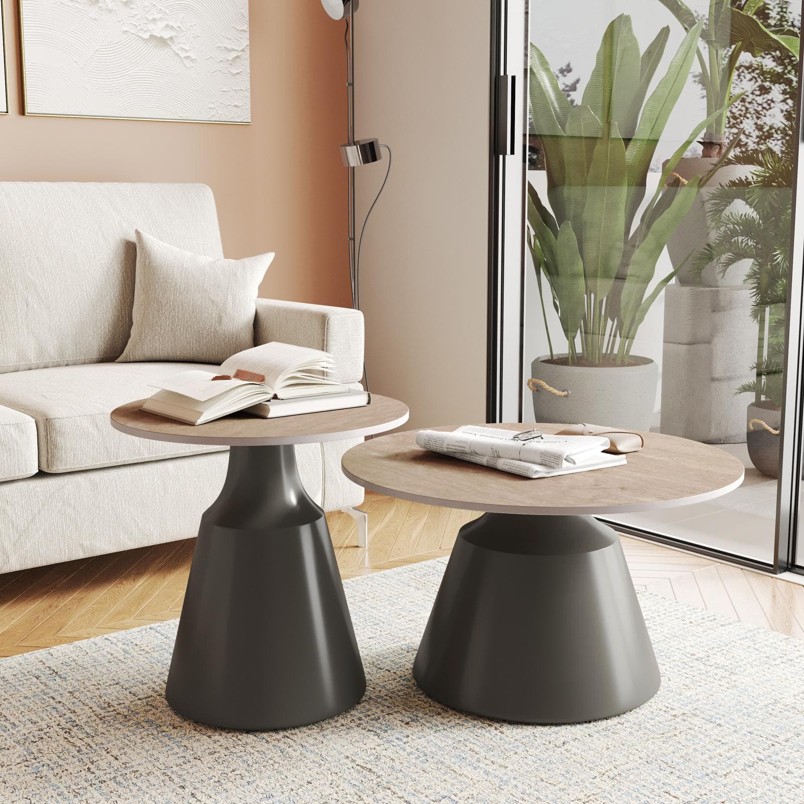 Set 2 tavolini tondi 50 e 70 cm in ceramica beige effetto travertino e base in metallo grigio - Mikado