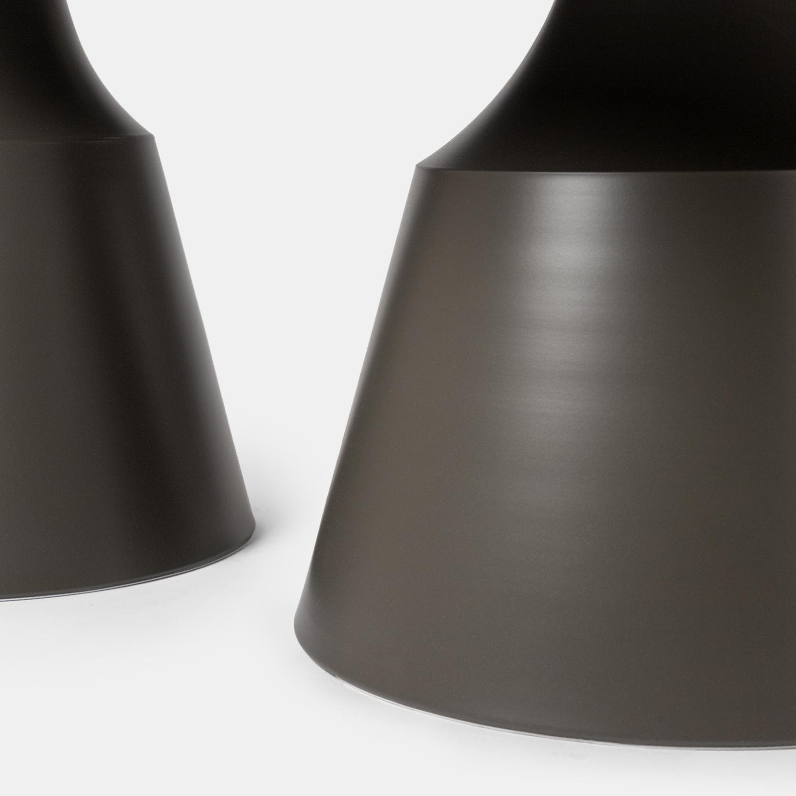 Set 2 tavolini tondi 50 e 70 cm in ceramica nero portoro e base grigio - Mikado