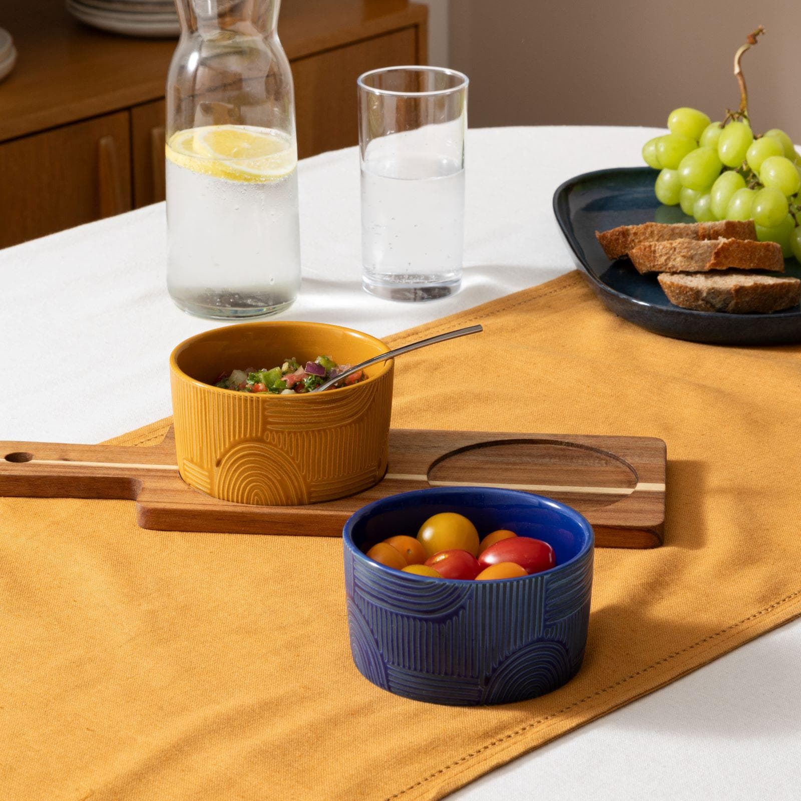 Set 3 accessori per aperitivo in legno di acacia e ceramica ocra e blu
