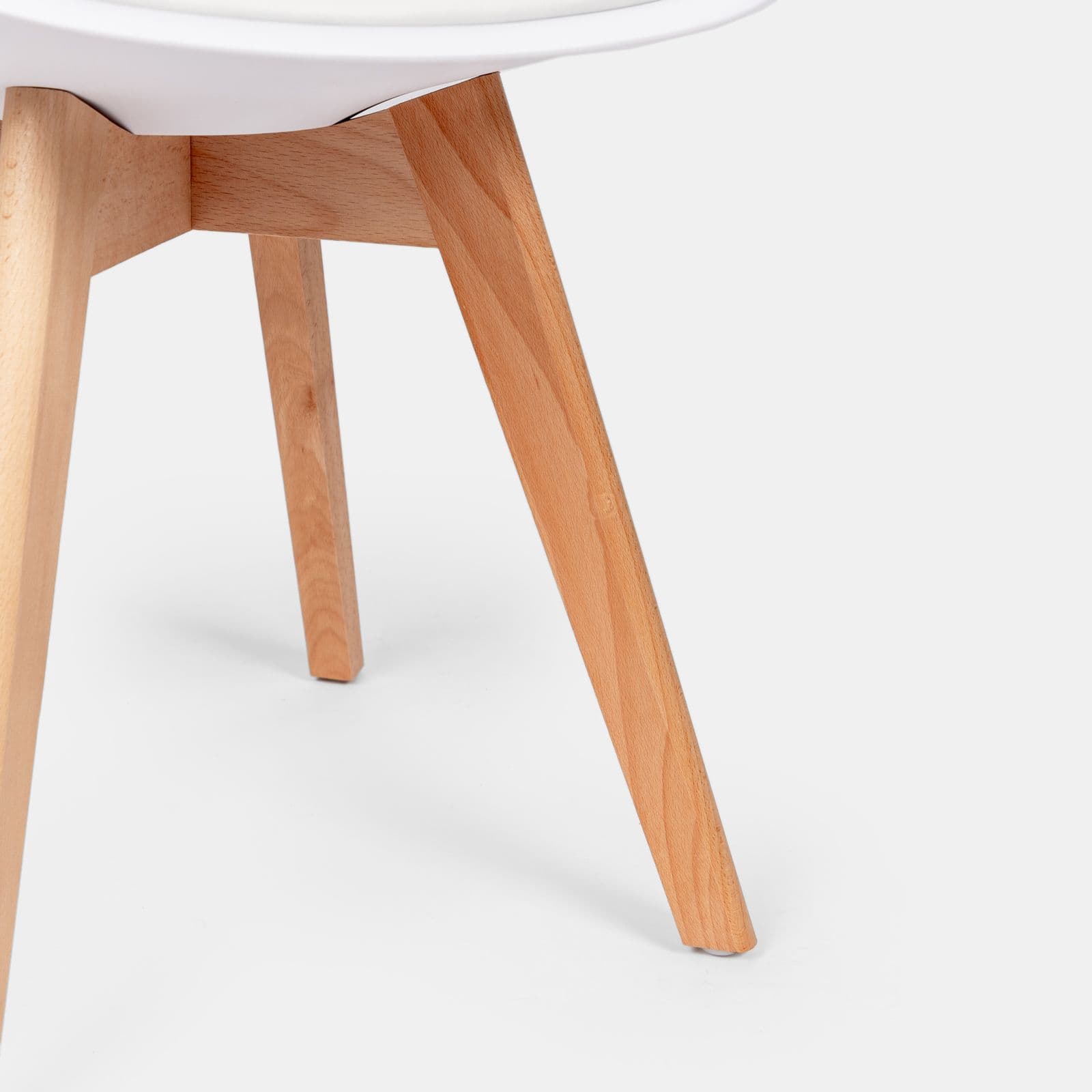 Set 2 sedie in polipropilene bianco con cuscino in similpelle e gambe in legno - Parva