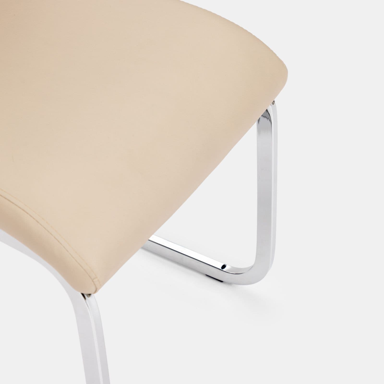 Set 4 sedie in similpelle beige con schienale alto e struttura a slitta cromo - Colorado