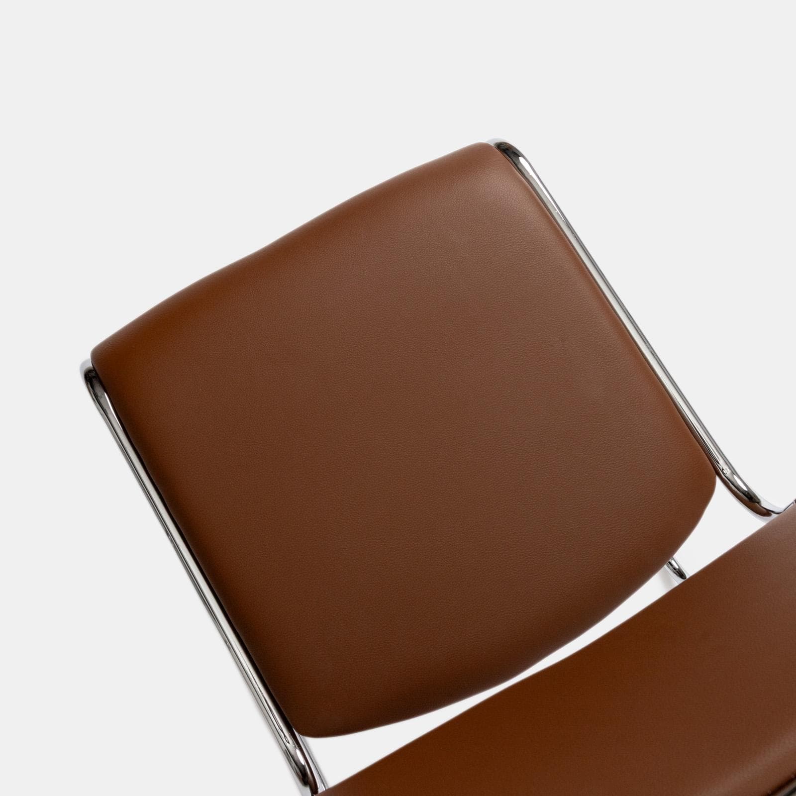 Set 4 sedie da ufficio imbottite in similpelle cognac con gambe a slitta in metallo cromo - Seira