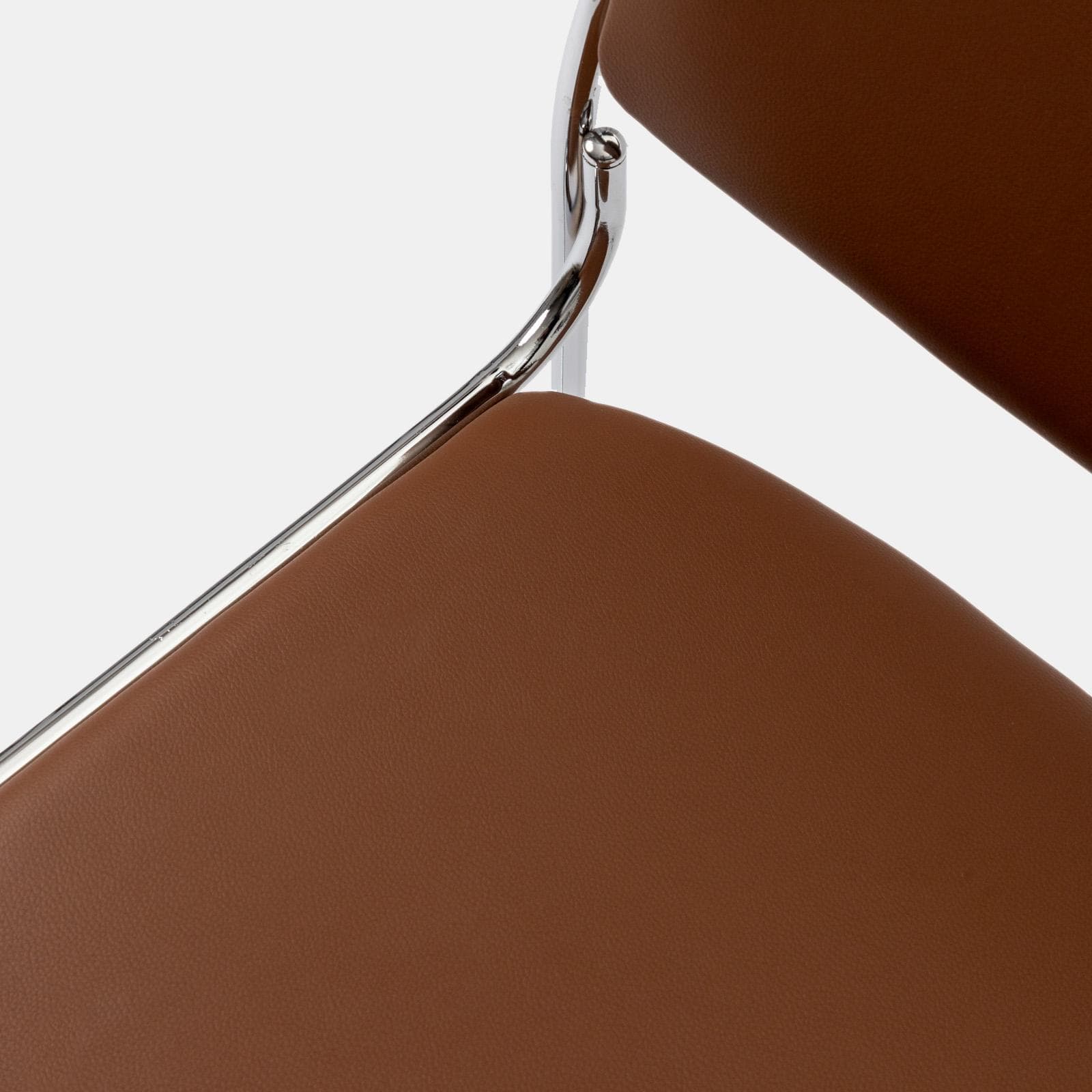 Set 4 sedie da ufficio imbottite in similpelle cognac con gambe a slitta in metallo cromo - Seira