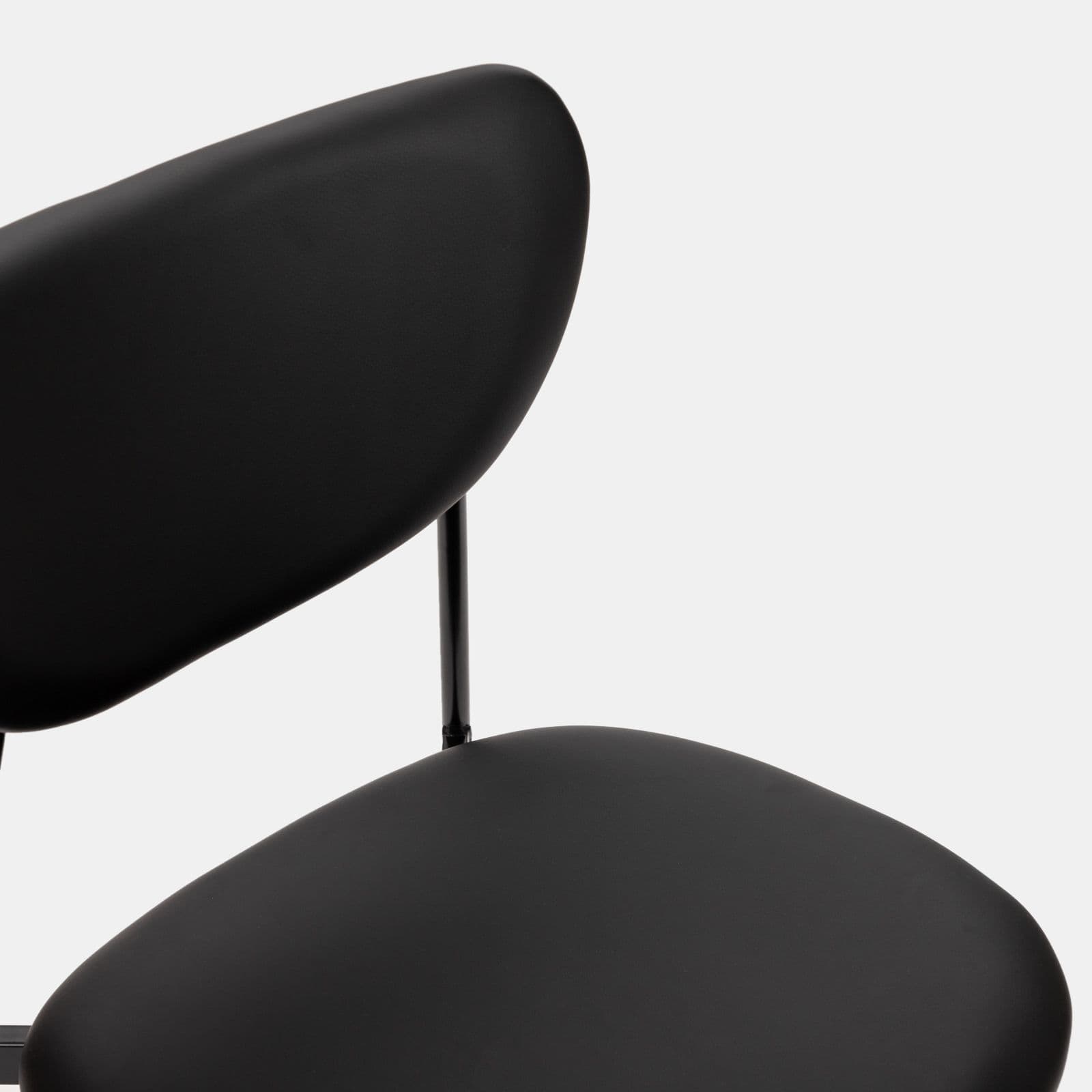 Set 4 sedie da ufficio in similpelle nera con gambe nere - Flaminia