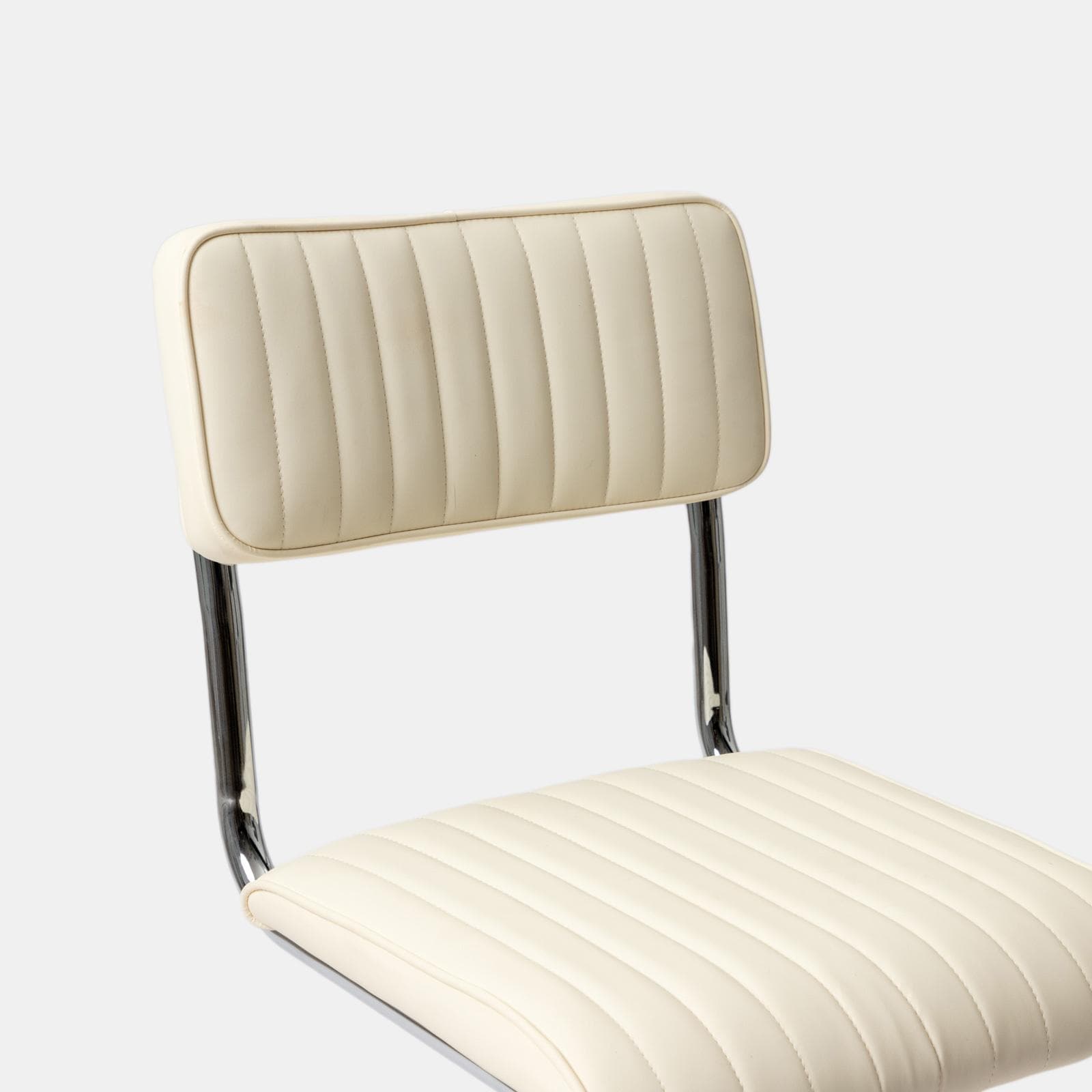 Set 4 sedie in similpelle crema con struttura in metallo cromo - Bridget