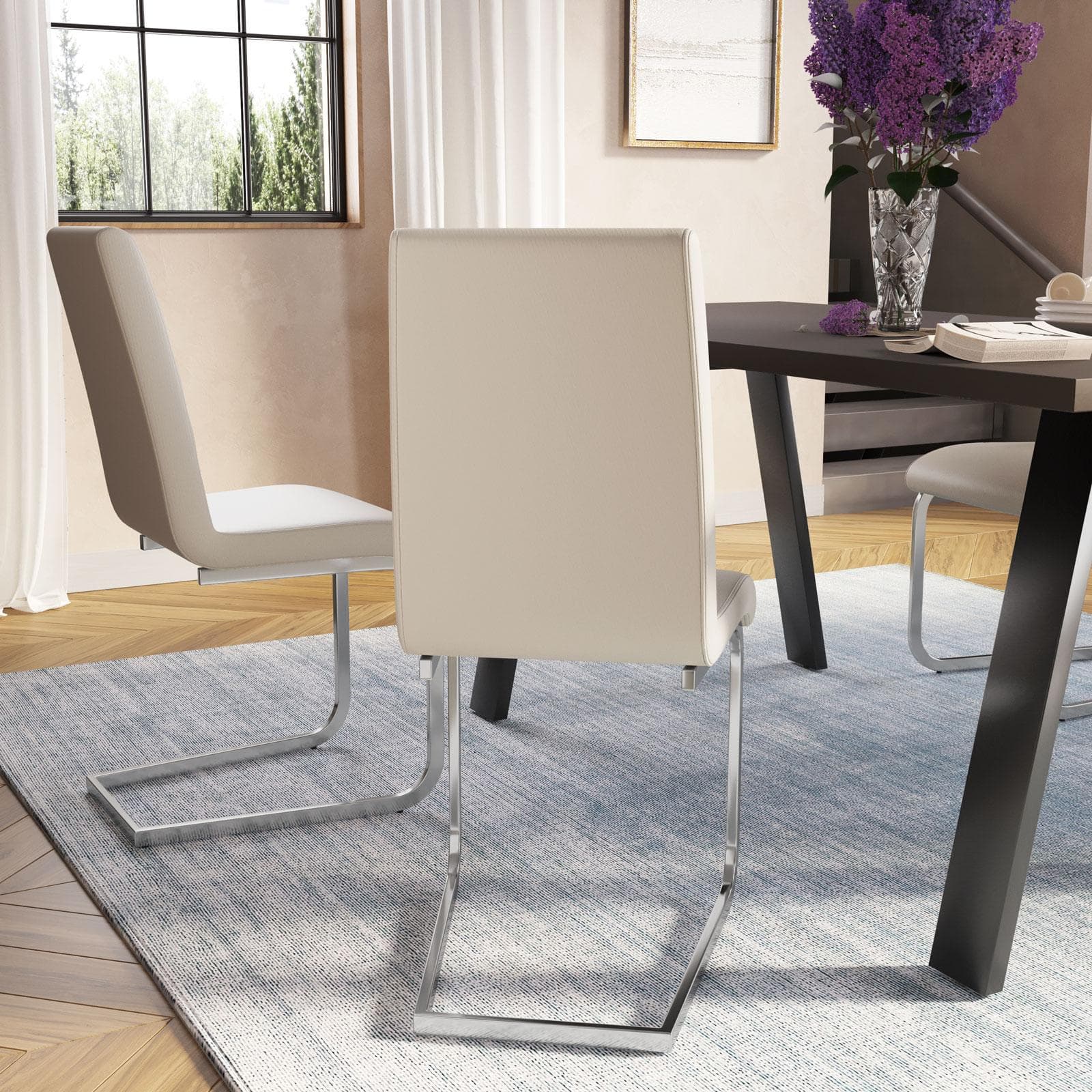 Set 4 sedie in similpelle beige con gambe in metallo cromo - Layne