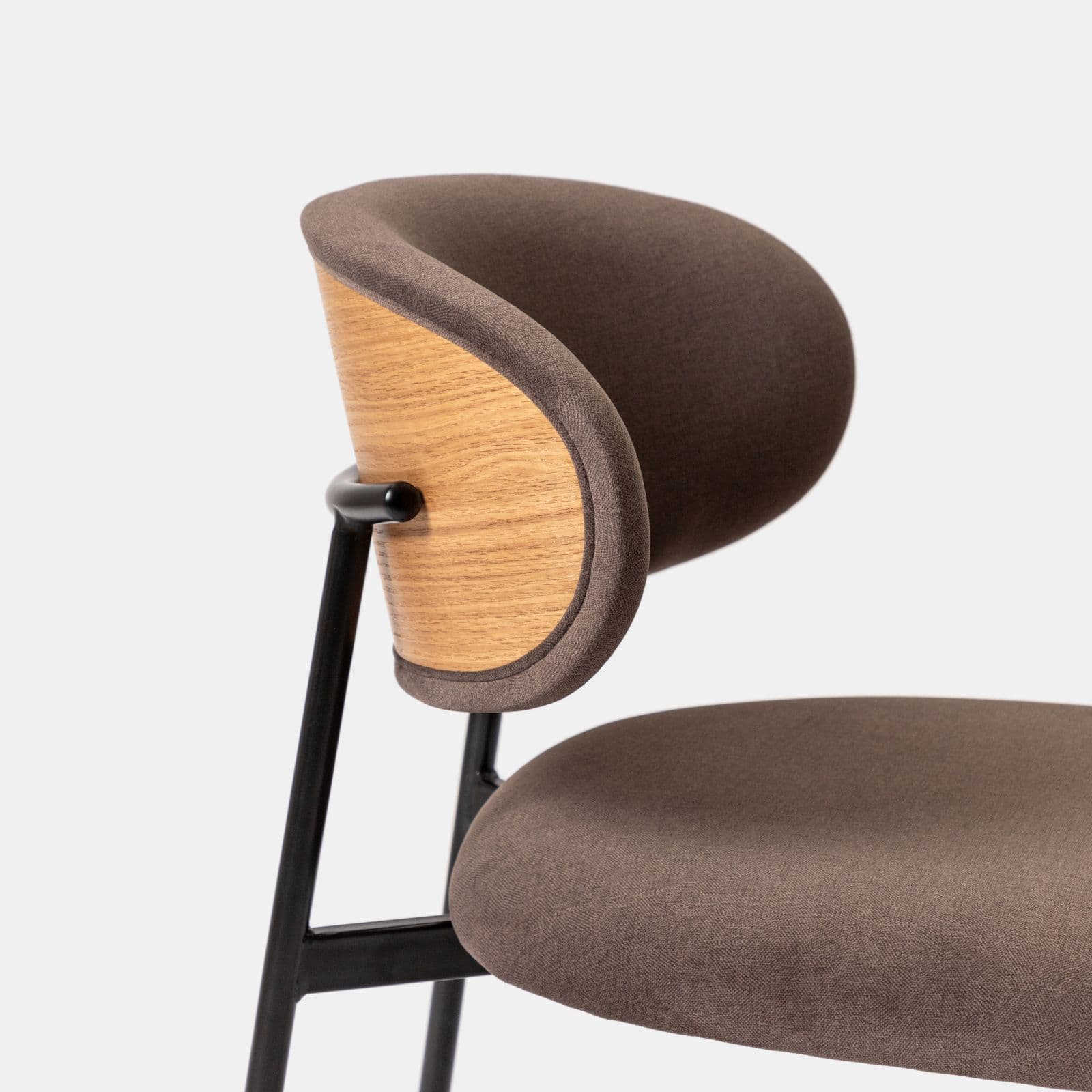 Set 4 sedie in tessuto bronzo con schienale in plywood e gambe in metallo nero - Cloty