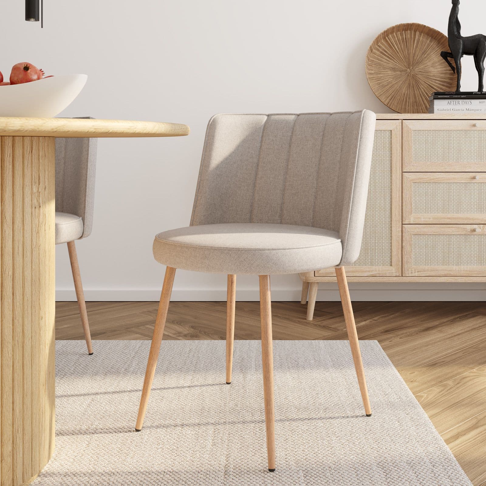 Set 4 sedie in tessuto tortora chiaro con gambe in metallo effetto legno - Nihal