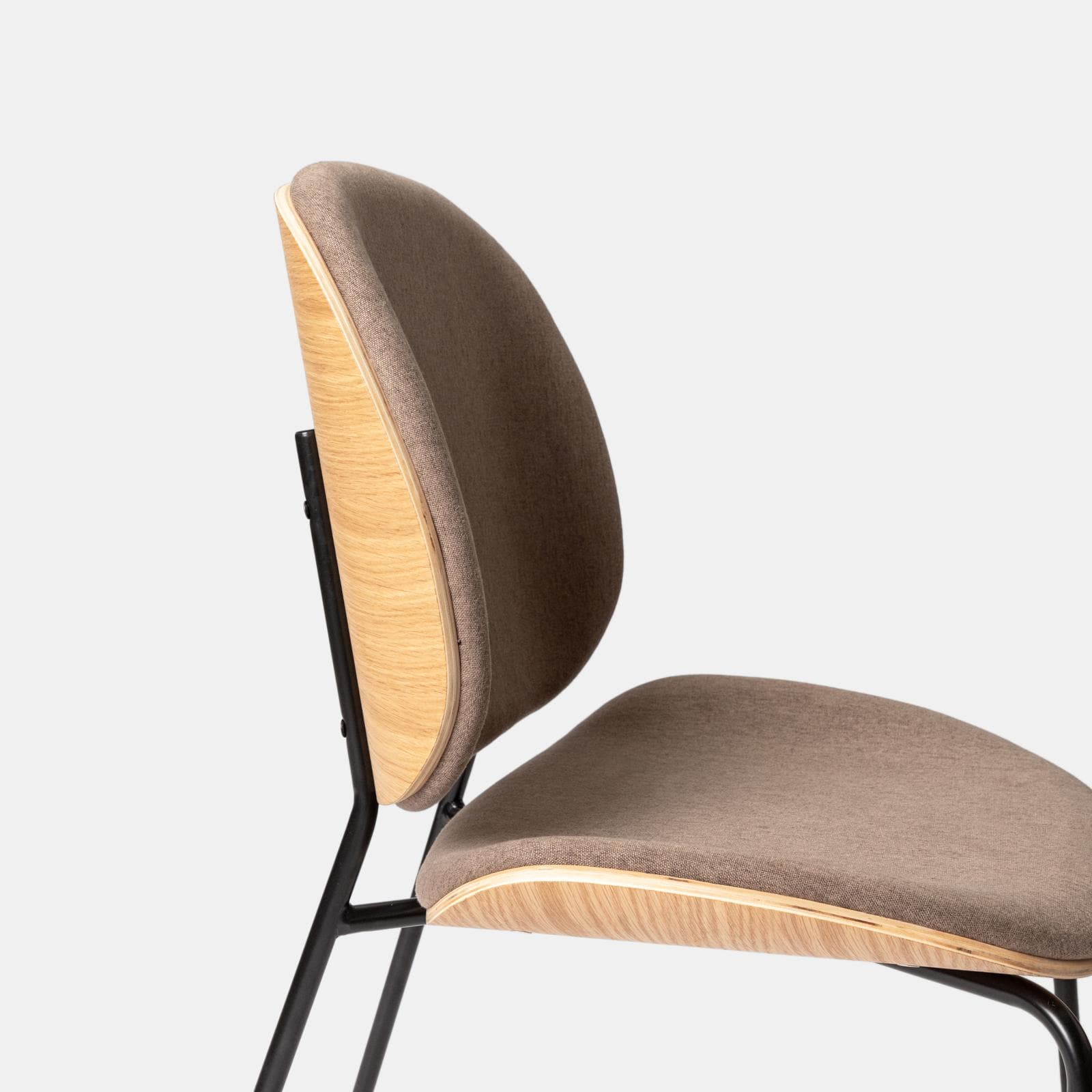 Set 4 sedie in plywood e tessuto tortora con gambe in metallo nero - Dream