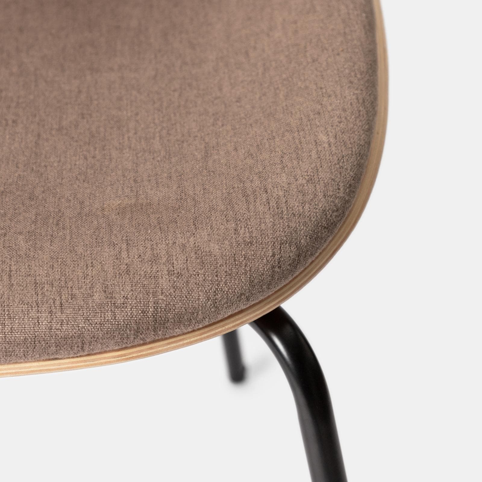 Set 4 sedie in plywood e tessuto tortora con gambe in metallo nero - Dream