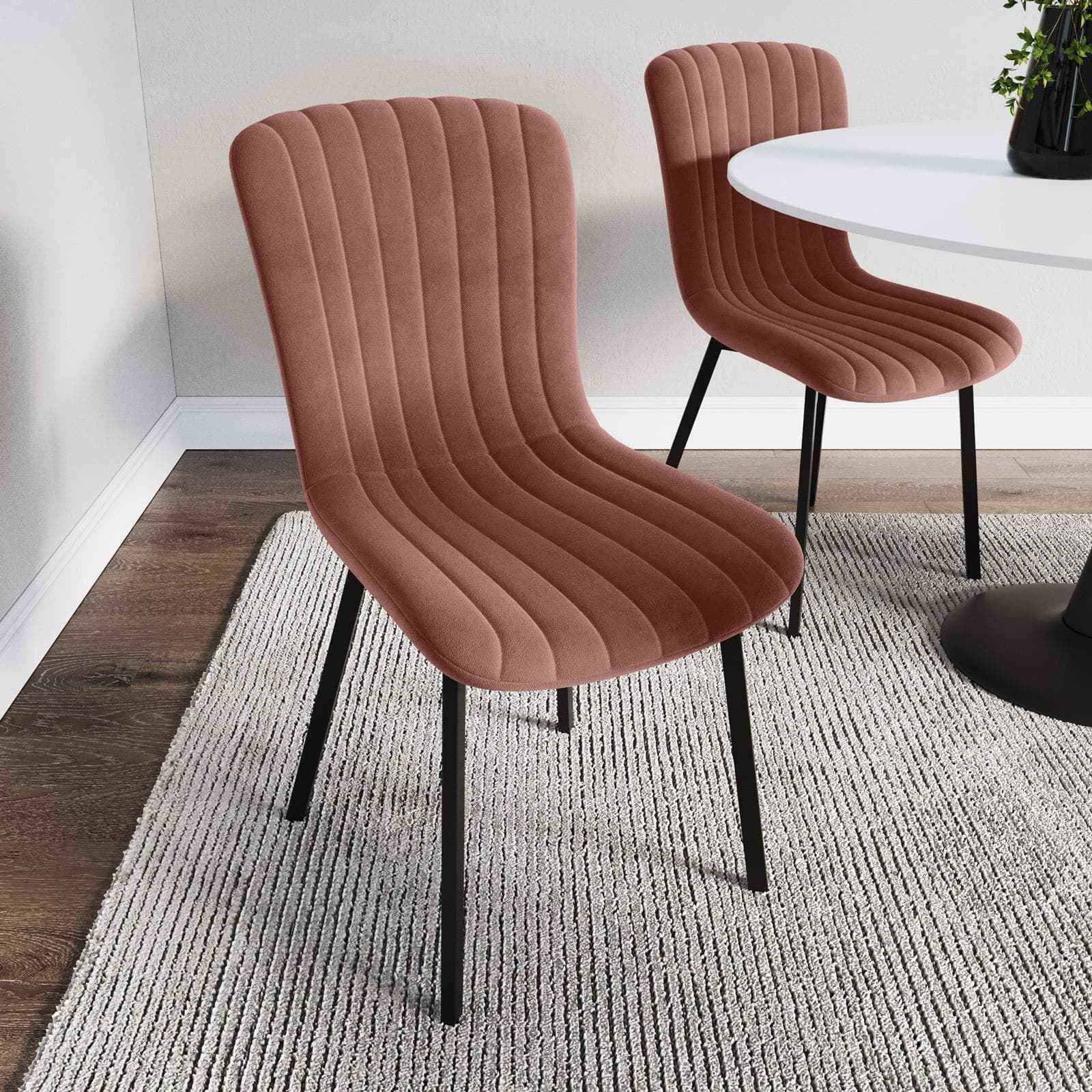 Set 4 sedie in velluto rosa antico con gambe in metallo nero - Mick