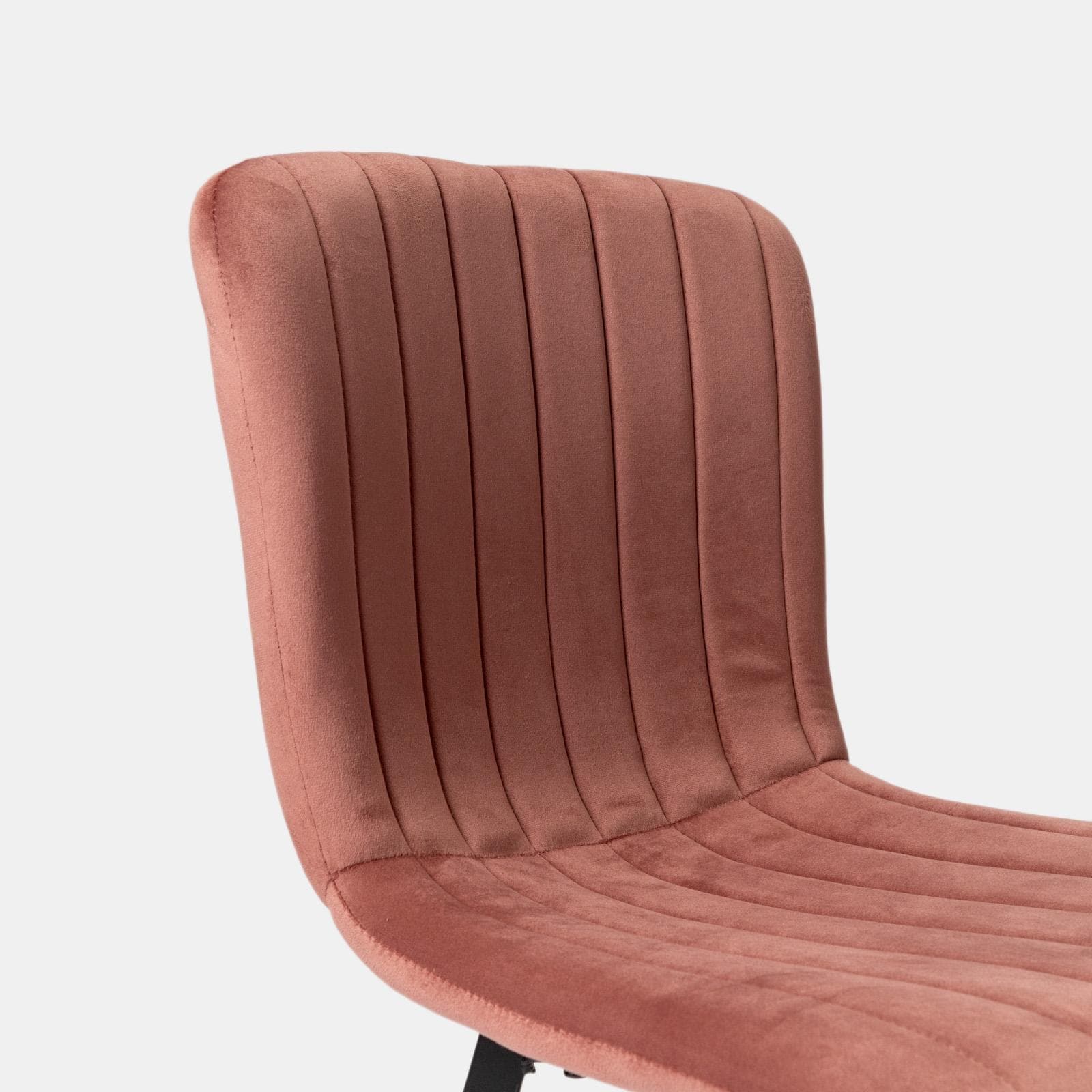 Set 4 sedie in velluto rosa antico con gambe in metallo nero - Mick