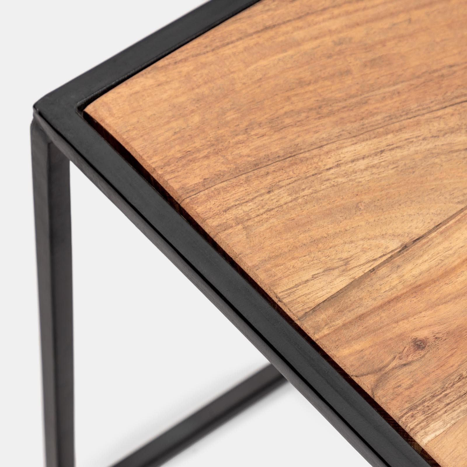 Set 4 tavolini in legno di acacia e metallo nero - Freia Acacia