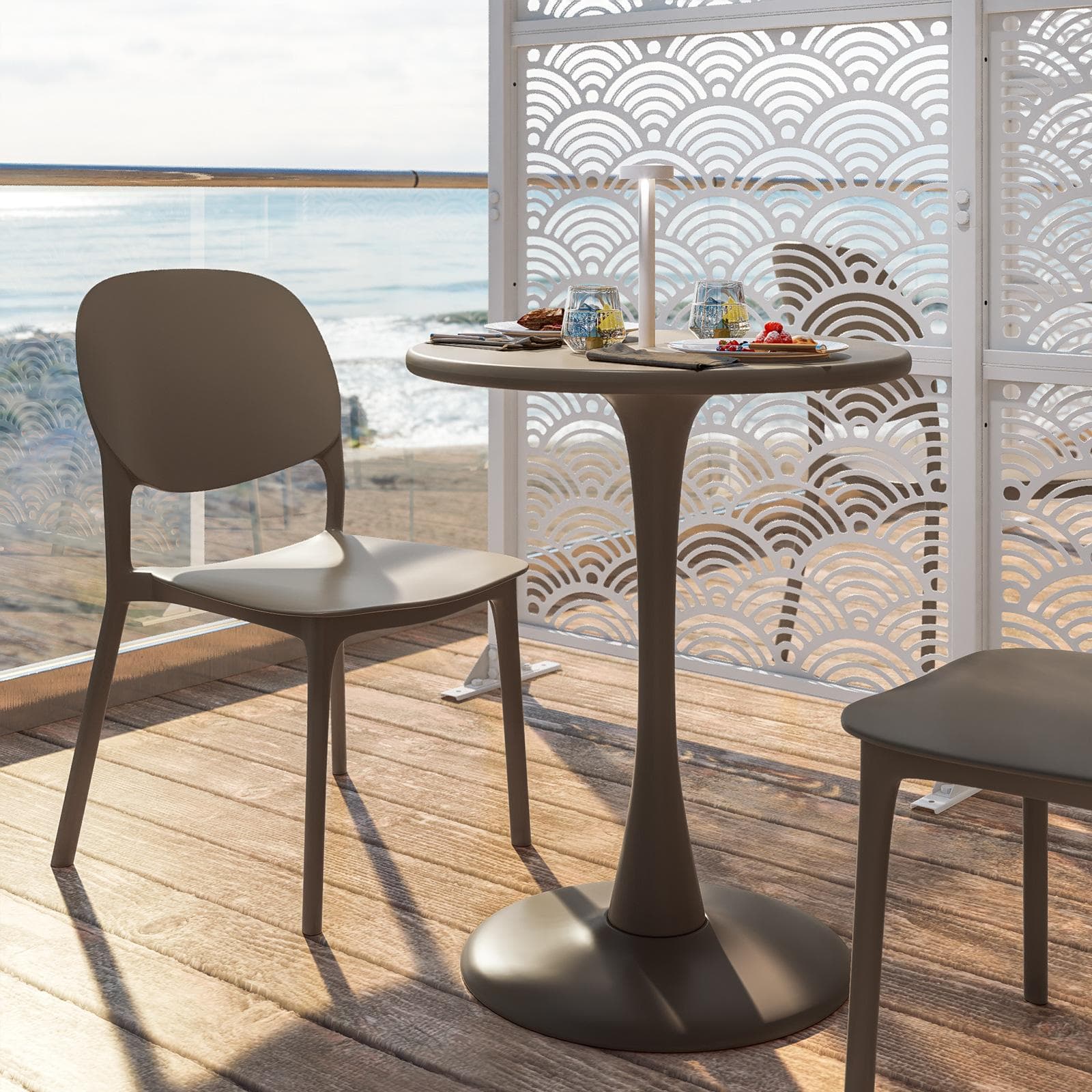 Set bistrot con tavolo rotondo 60 cm e 2 sedie impilabili in polipropilene cacao - Tulipano