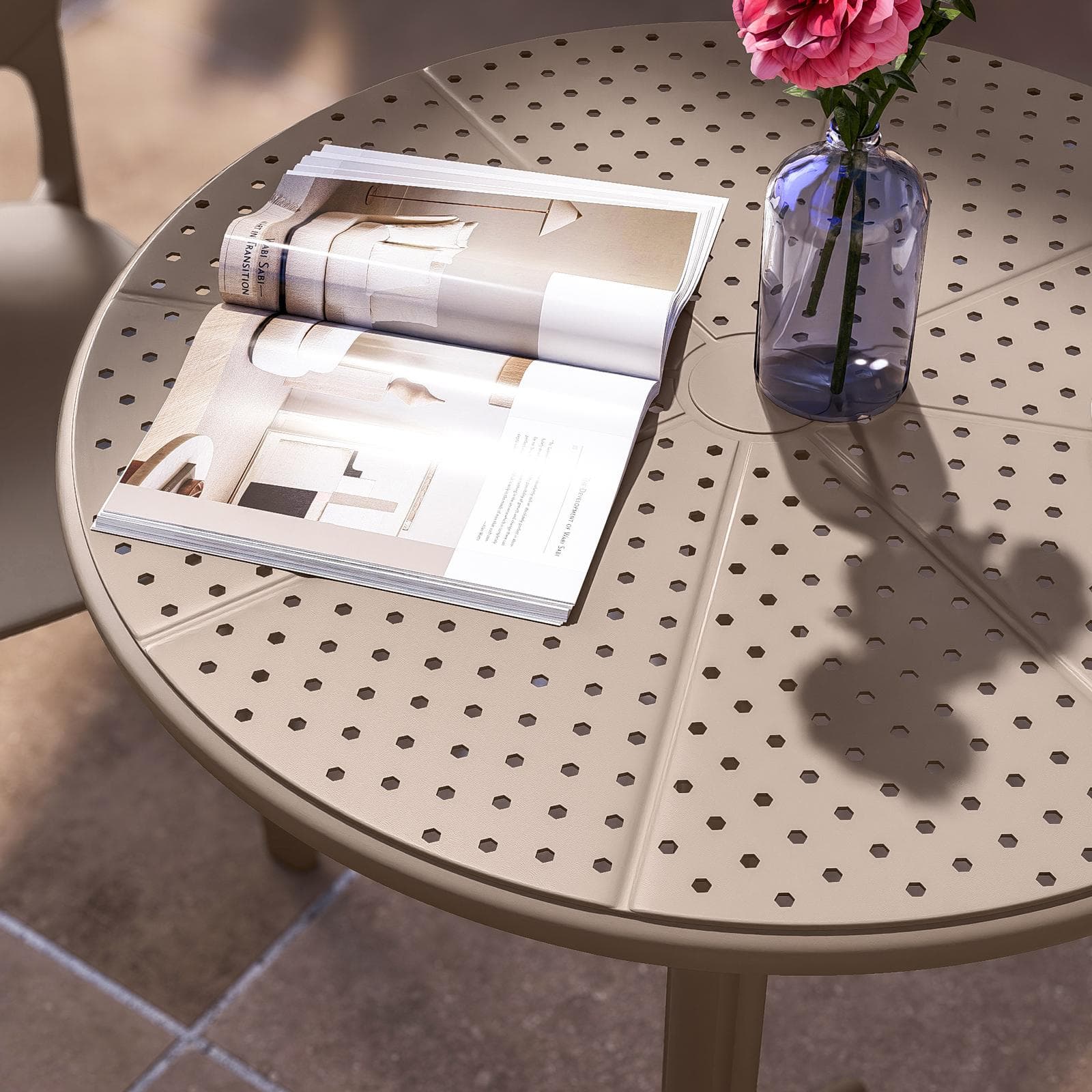 Set bistrot tavolo rotondo 60 cm e 2 sedie impilabili in polipropilene cacao - Sonny
