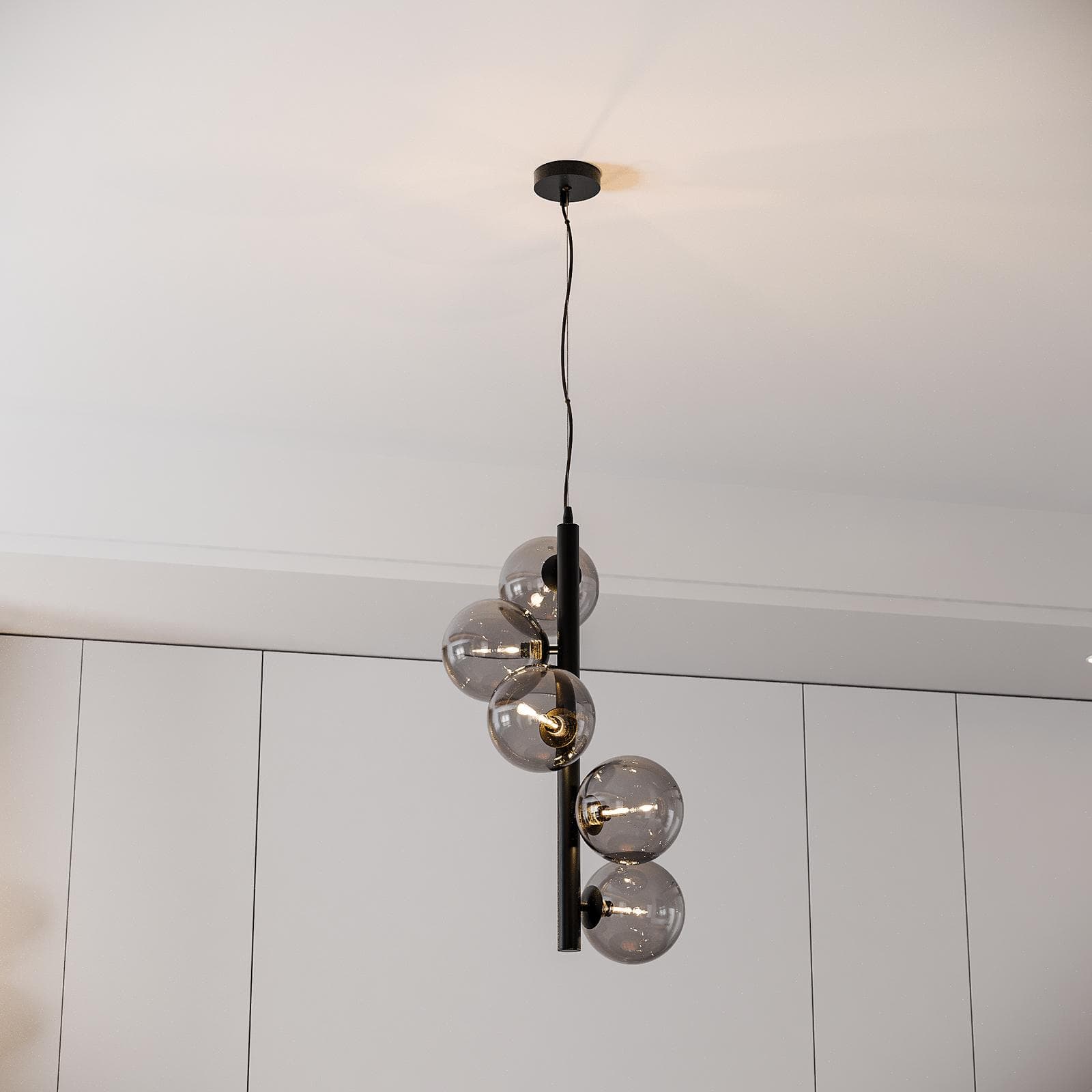 Set con lampada sospesa 183h cm e 2 applique in metallo nero e diffusore fumé
