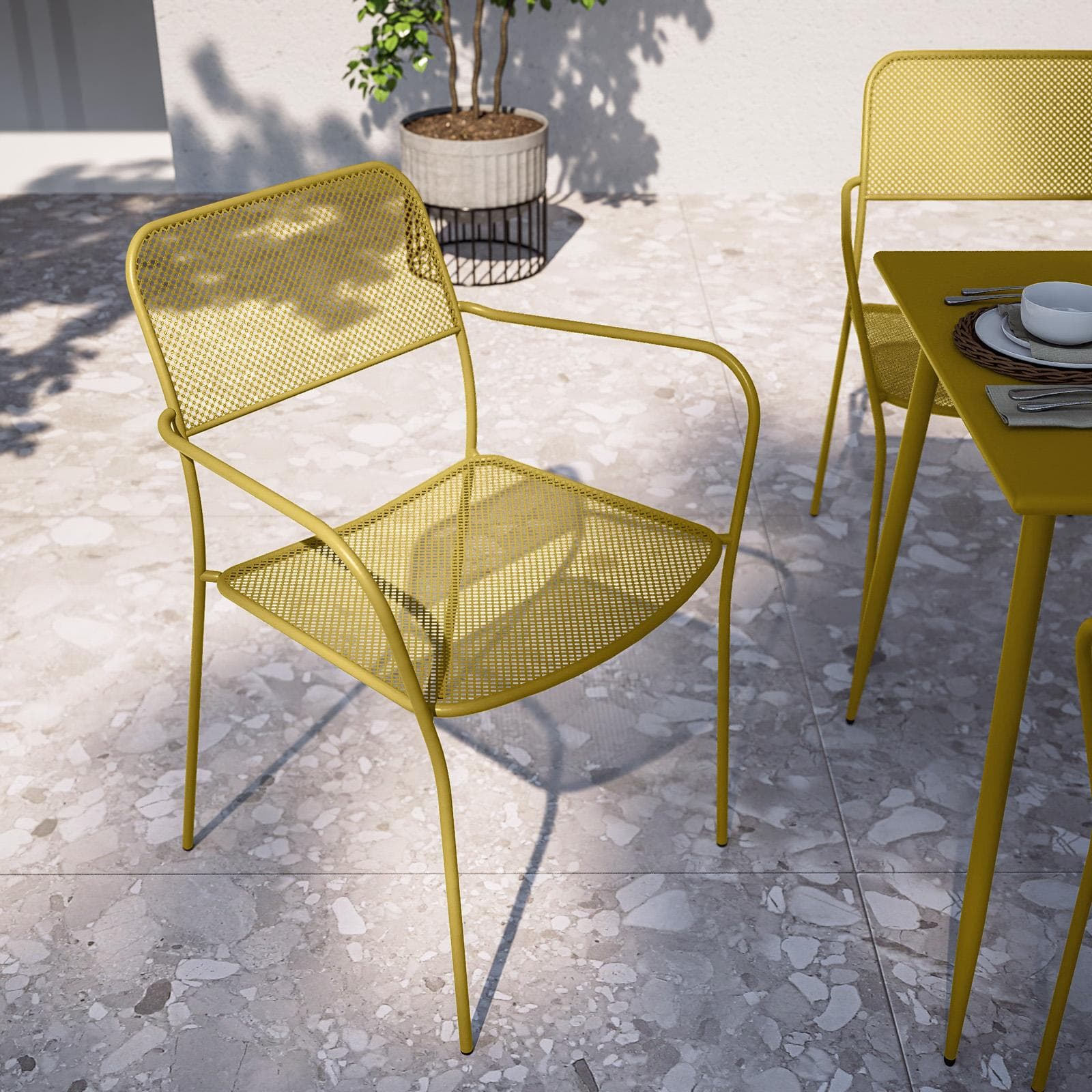 Set pranzo con tavolo 120x70 cm e 4 sedie con braccioli in acciaio senape - Faber